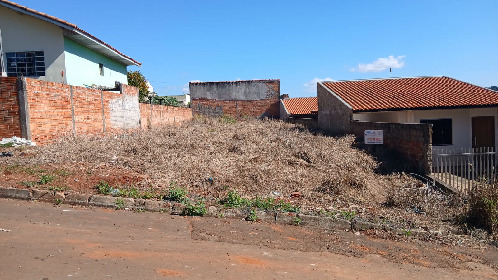 VENDE-SE TERRENO NO JARDIM LEFFERS, ARAPOTI/PR.