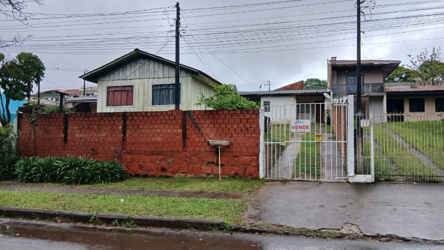 VENDE-SE CASA NO CENTRO DE ARAPOTI/PR.