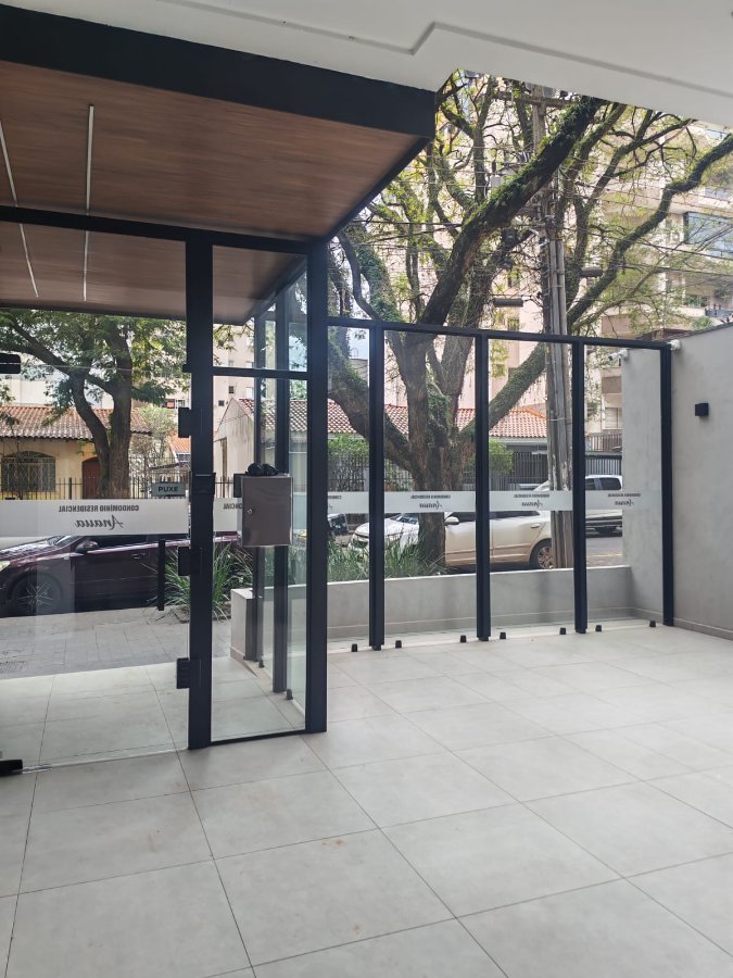 Apartamento 1 suíte com sacada para alugar na Zona 07, Maringá