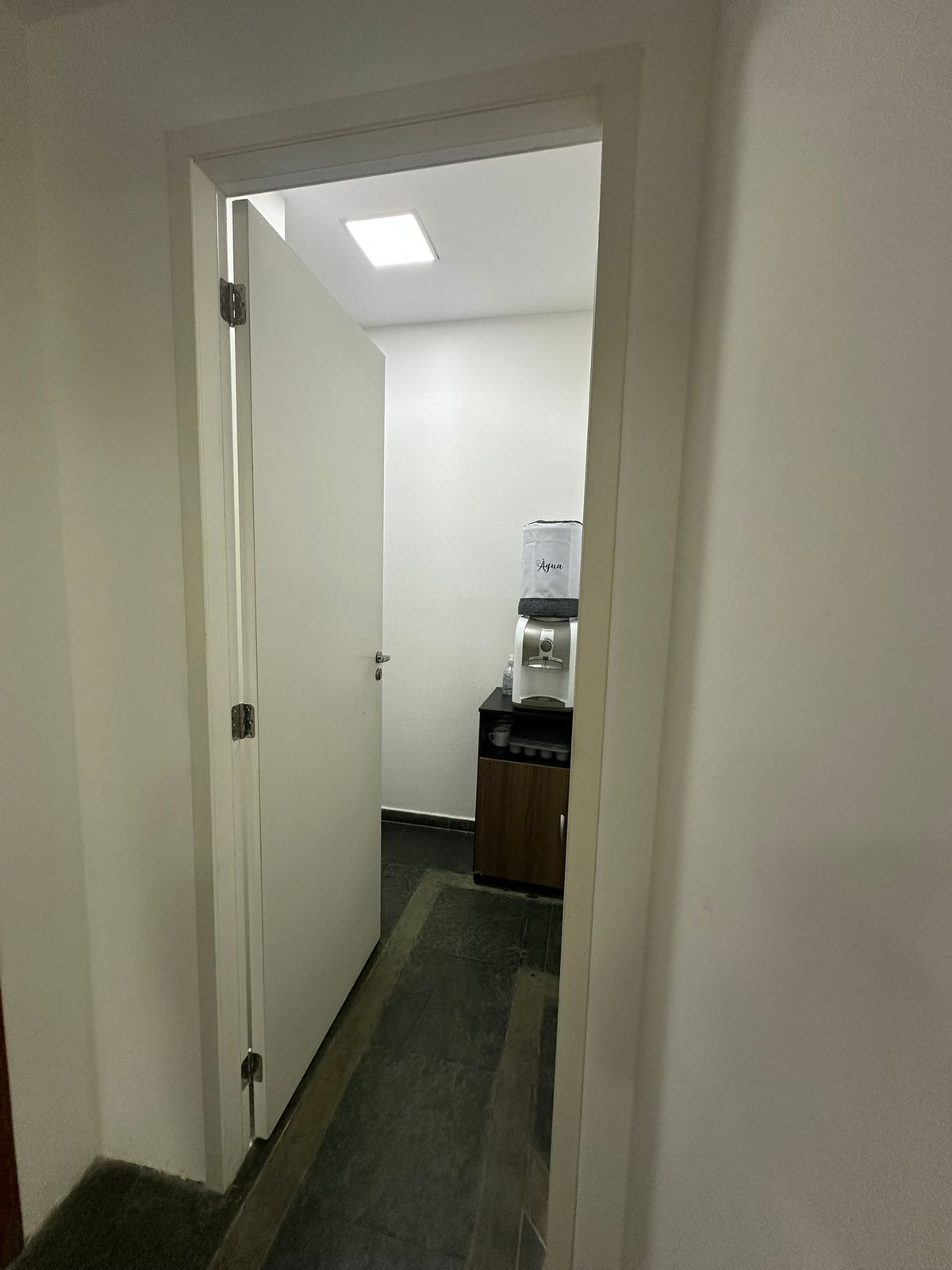 Excelente sala comercial no centro de Vassouras RJ