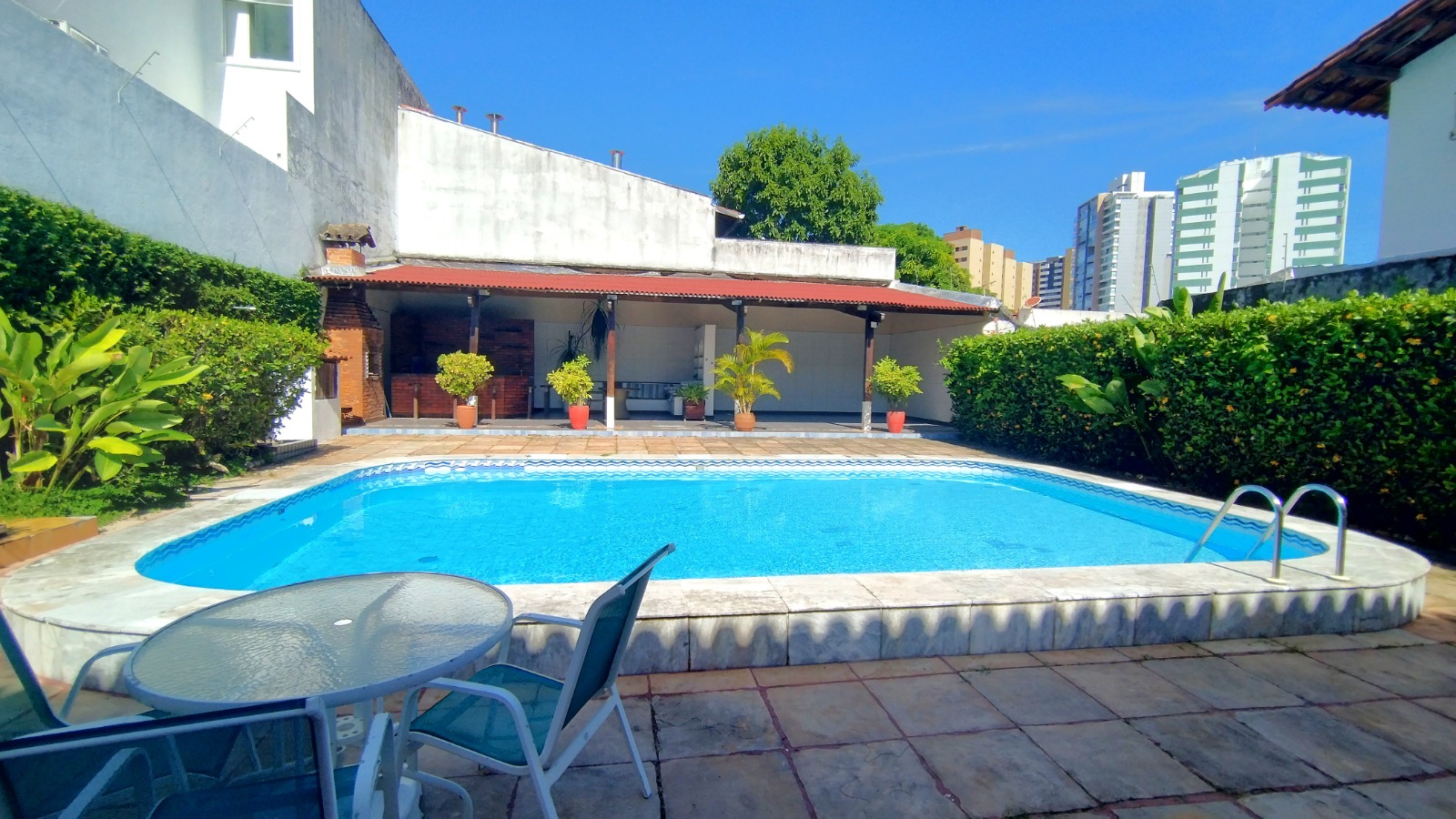Charmosa Casa no Itaigara em Salvador Novo