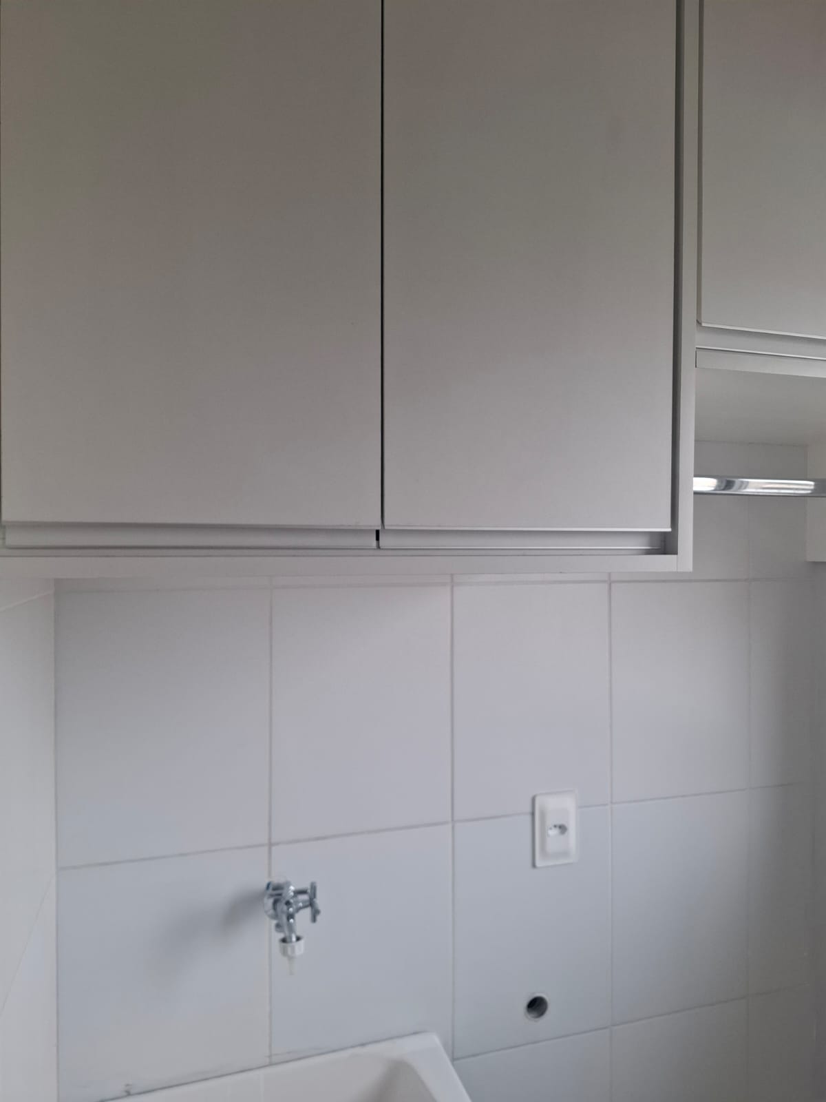 Apartamento 3 Quartos com 1 Suíte e 2 Vagas em Condomínio - Ótimo Estado