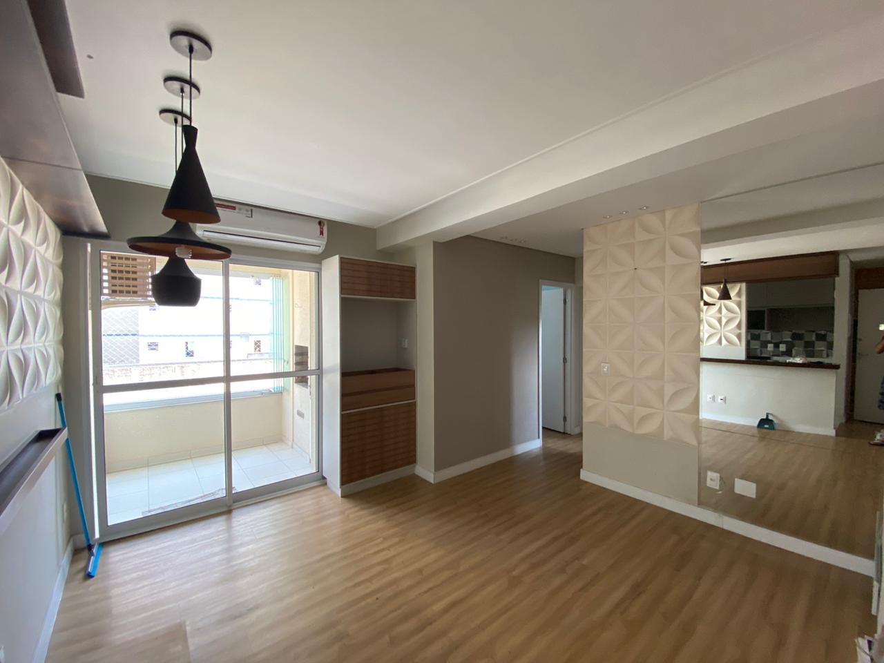 Apartamento 3 Quartos com 1 Suíte e 2 Vagas em Condomínio - Ótimo Estado