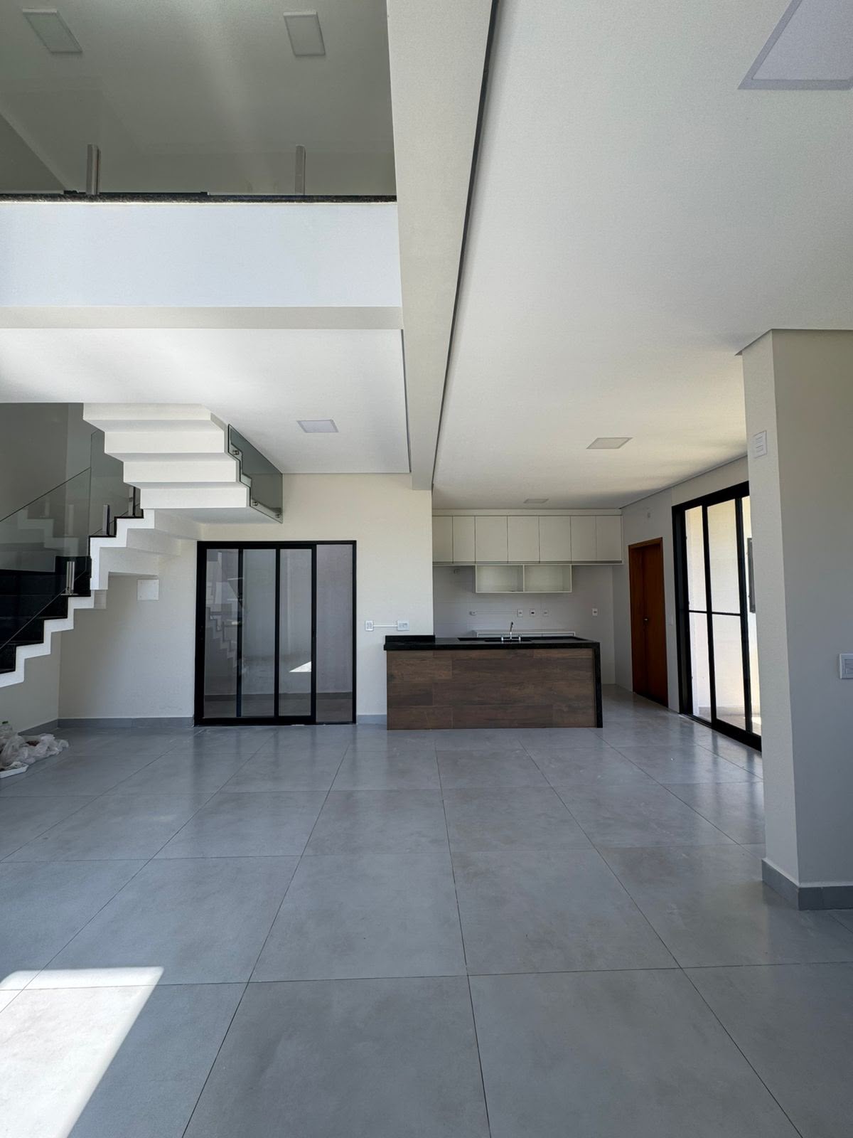 Casa á venda com 3 Dormitórios, localizada no Condomínio Terras de São Francisco - Sorocaba/SP.
