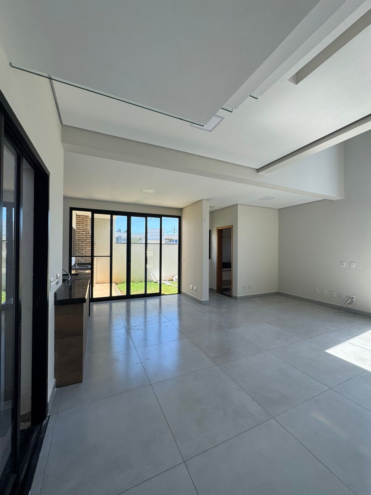 Casa á venda com 3 Dormitórios, localizada no Condomínio Terras de São Francisco - Sorocaba/SP.