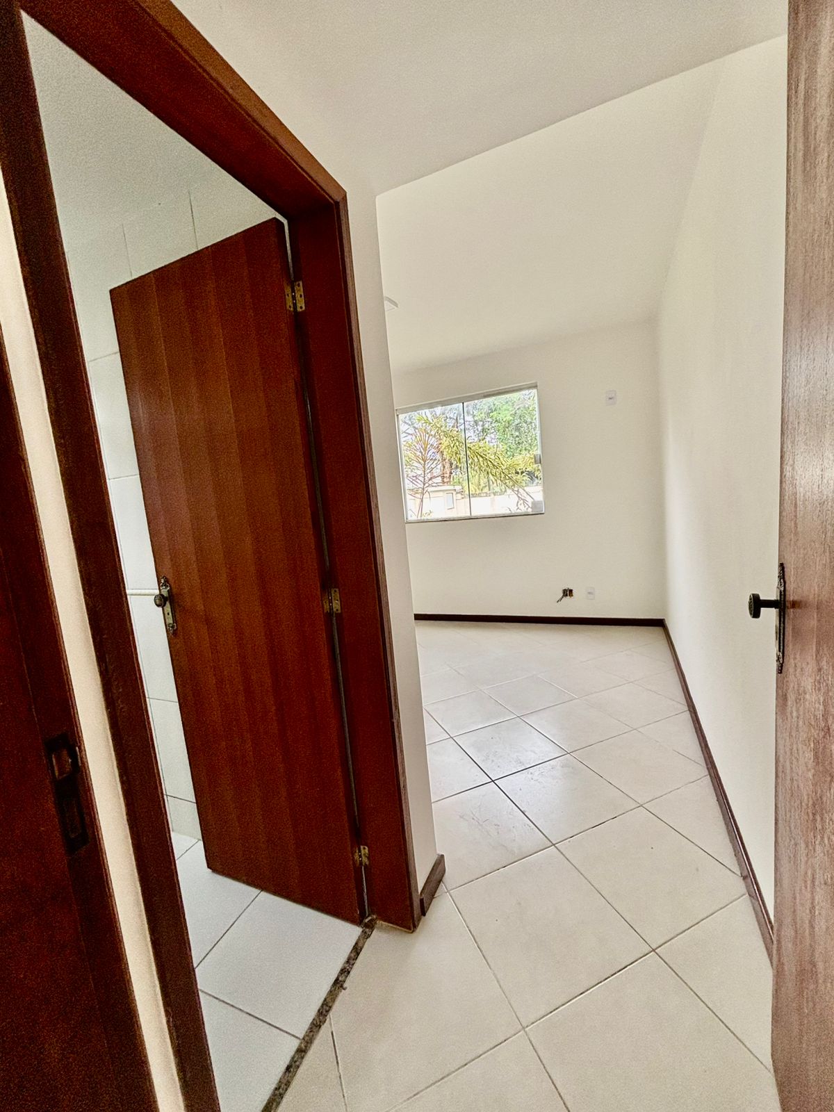Apartamento térreo com 2 quartos à venda em condomínio em Maricá (RJ)!