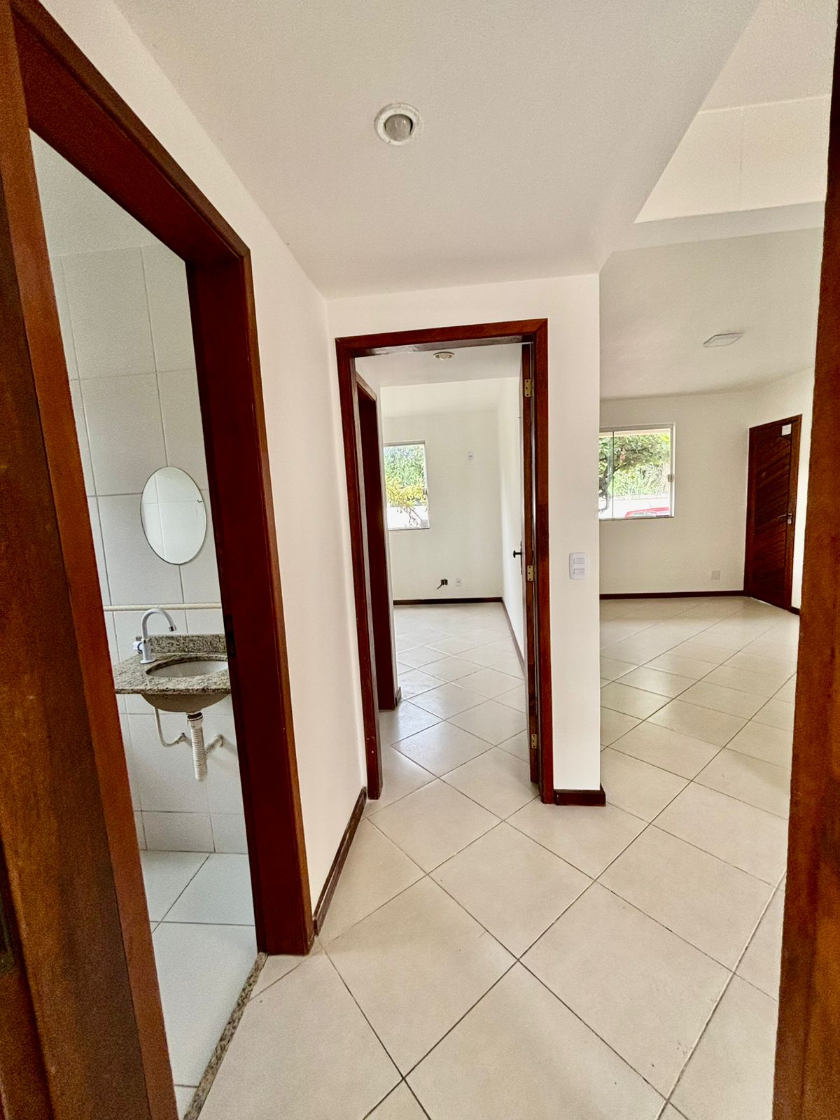 Apartamento térreo com 2 quartos à venda em condomínio em Maricá (RJ)!