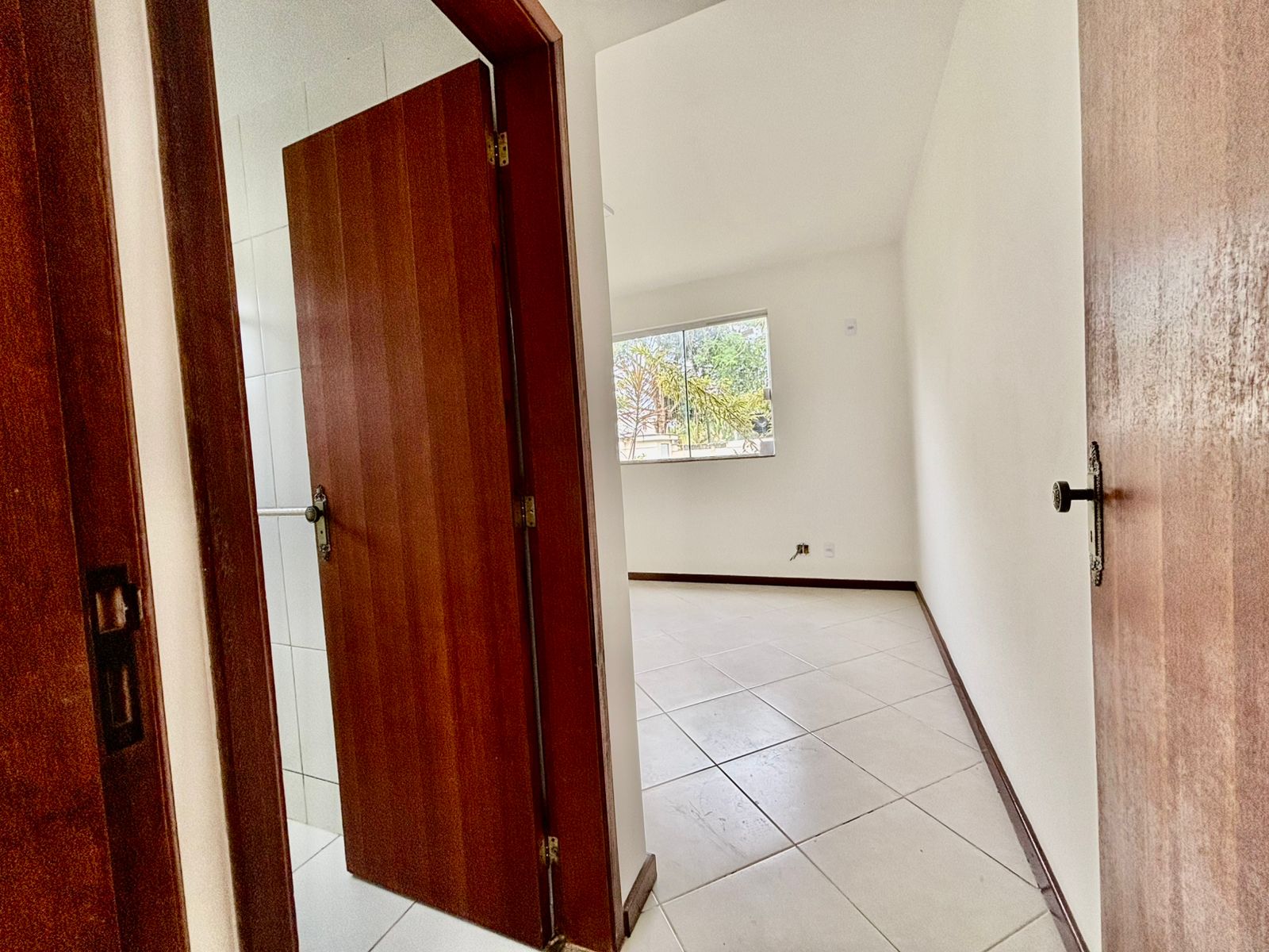 Apartamento térreo com 2 quartos à venda em condomínio em Maricá (RJ)!