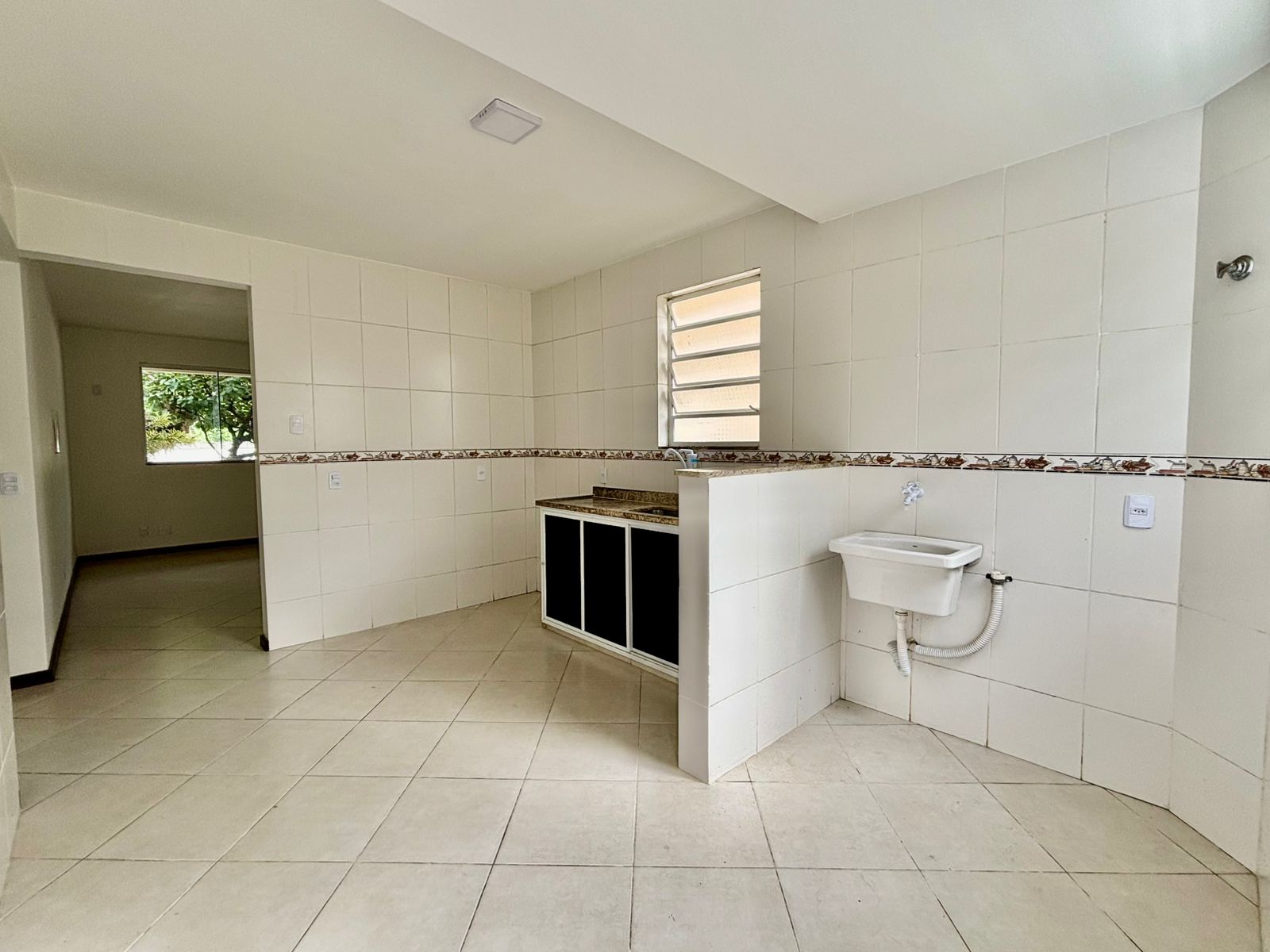 Apartamento térreo com 2 quartos à venda em condomínio em Maricá (RJ)!