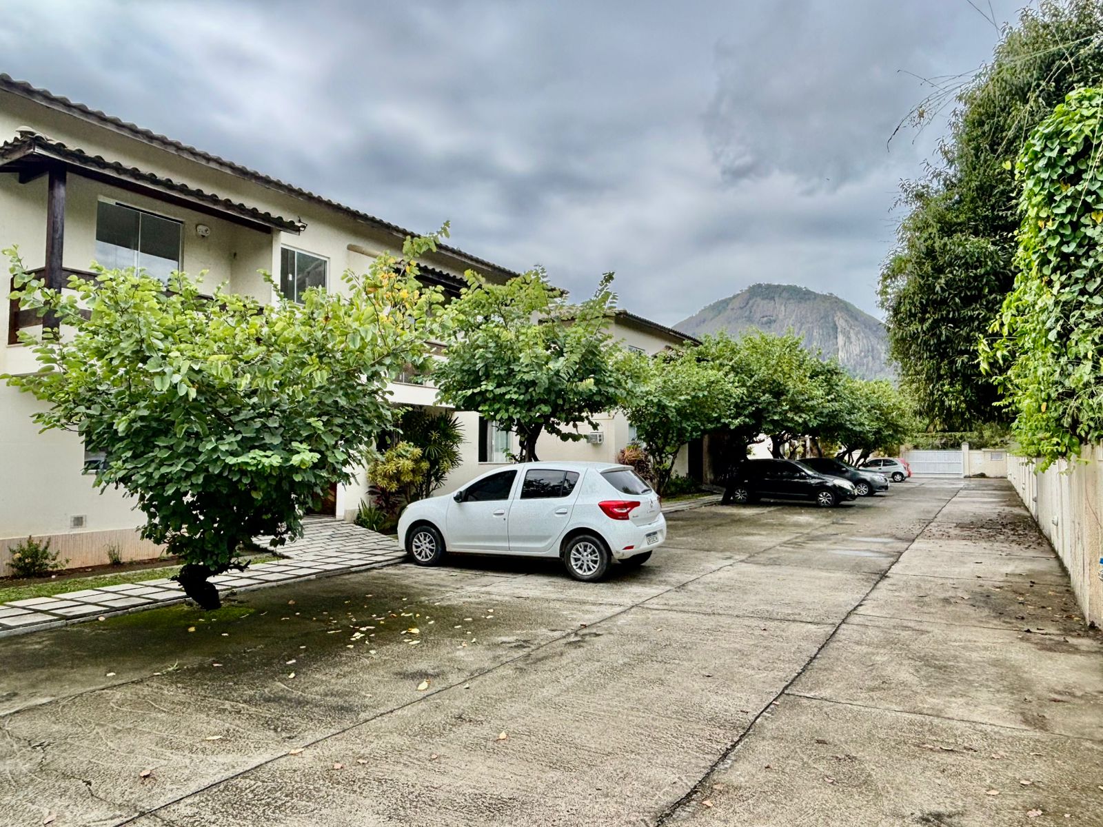 Apartamento térreo com 2 quartos à venda em condomínio em Maricá (RJ)!
