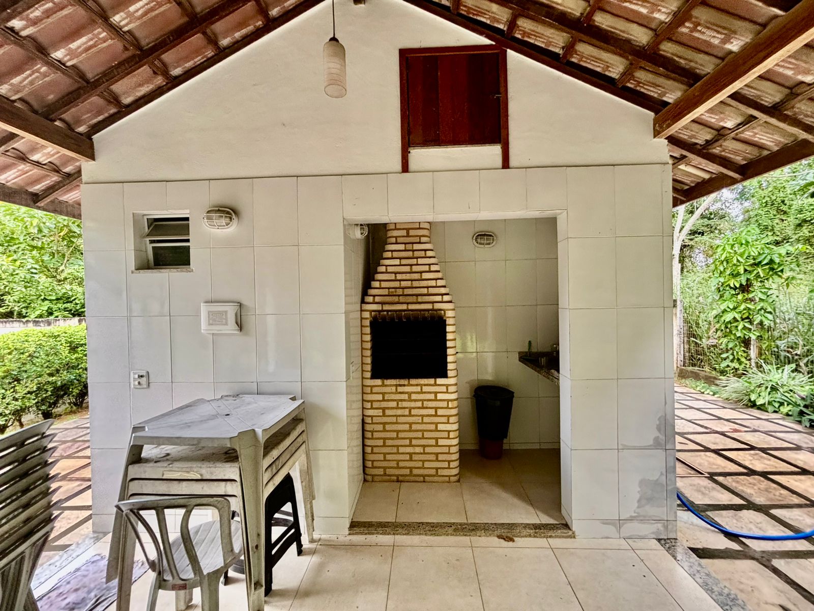 Apartamento térreo com 2 quartos à venda em condomínio em Maricá (RJ)!