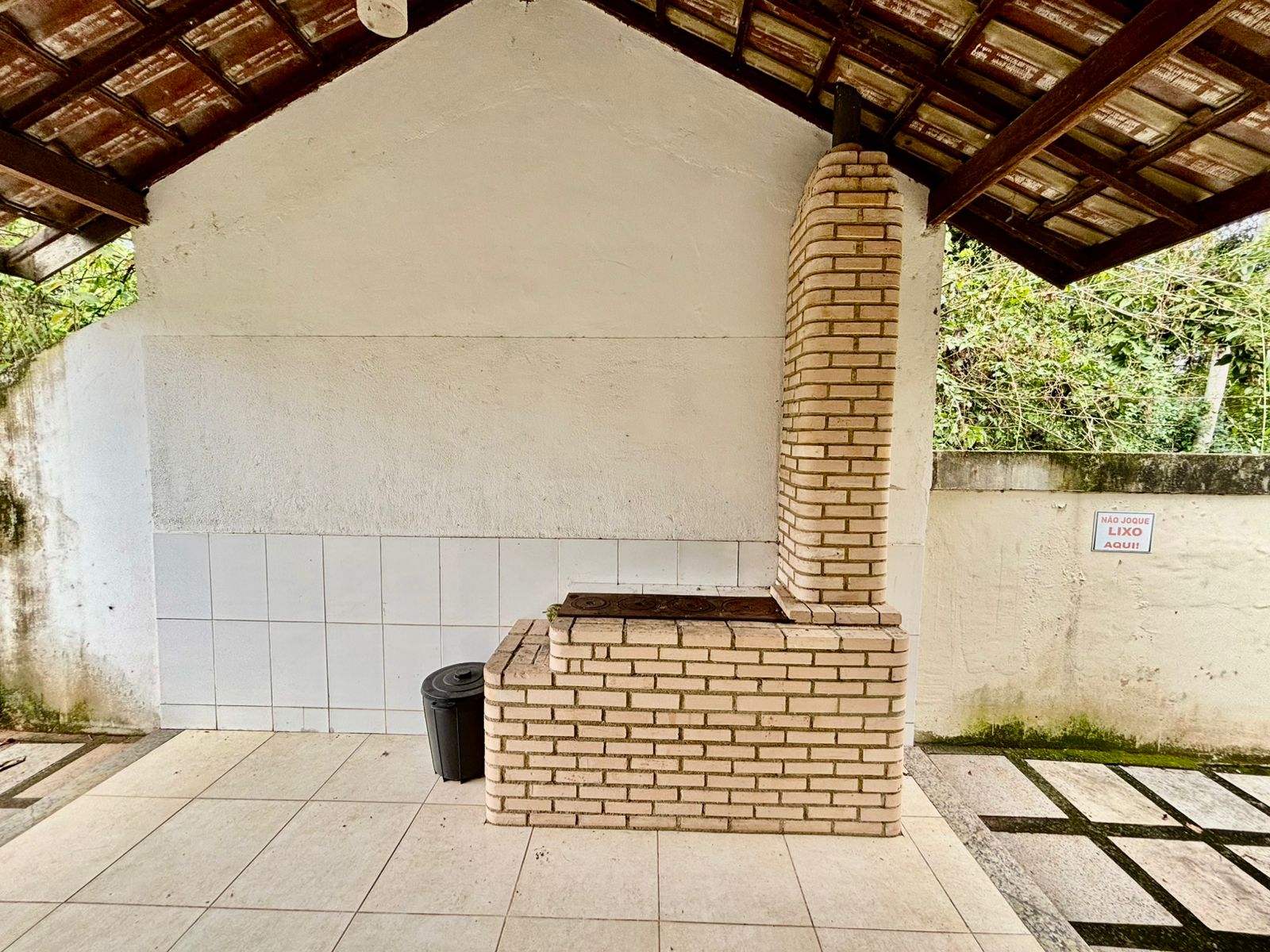 Apartamento térreo com 2 quartos à venda em condomínio em Maricá (RJ)!