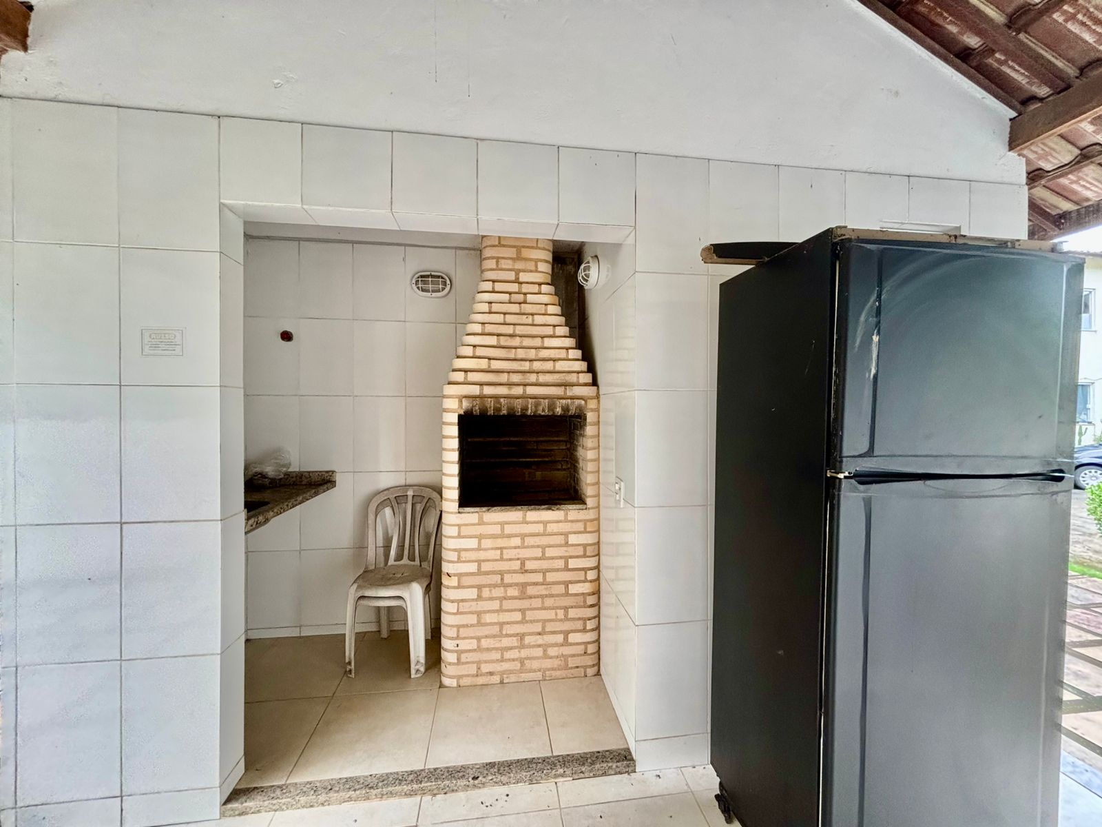 Apartamento térreo com 2 quartos à venda em condomínio em Maricá (RJ)!
