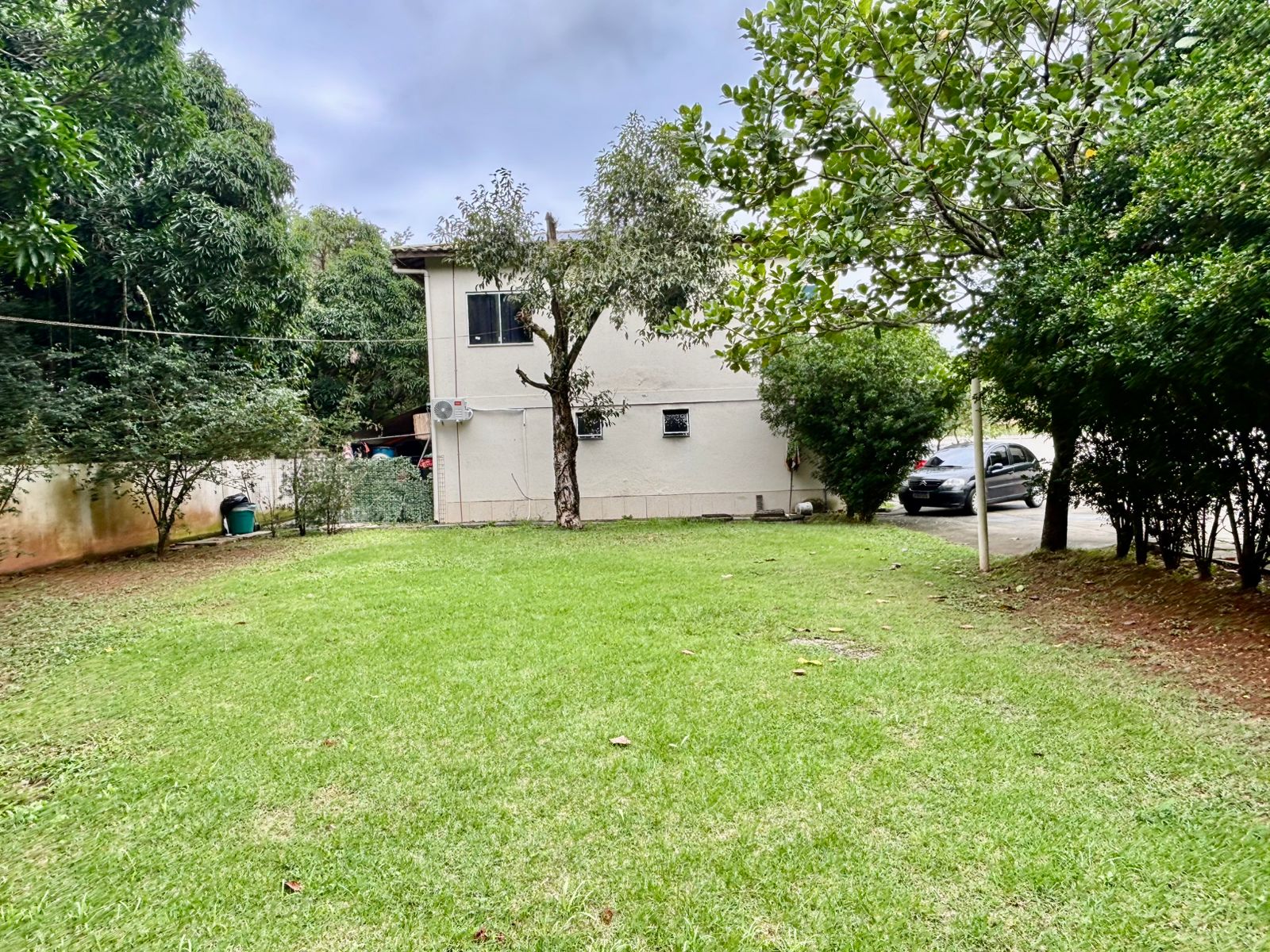 Apartamento térreo com 2 quartos à venda em condomínio em Maricá (RJ)!