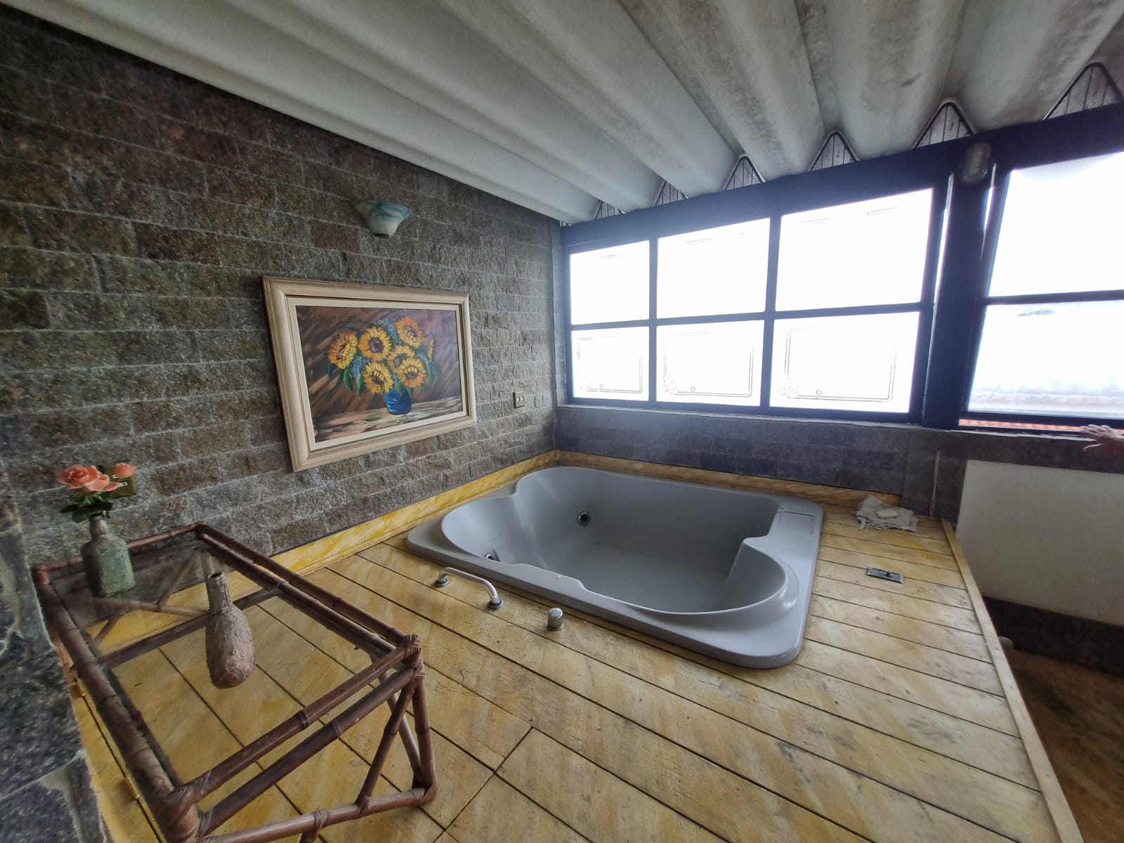 Espaçosa casa comercial para alugar no Barroco, Itaipuaçu, Maricá(RJ)