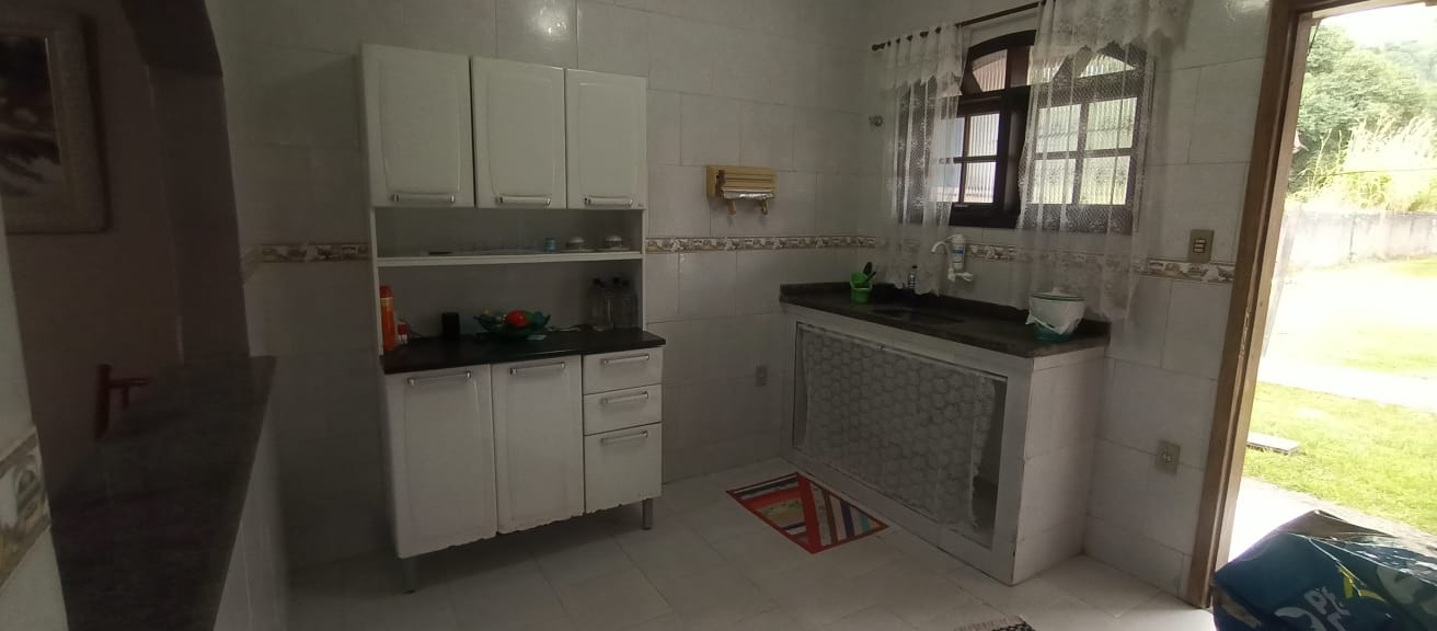 Casa semimobiliada com 2 quartos para locação em Chácaras de Inoã, Maricá (RJ)!