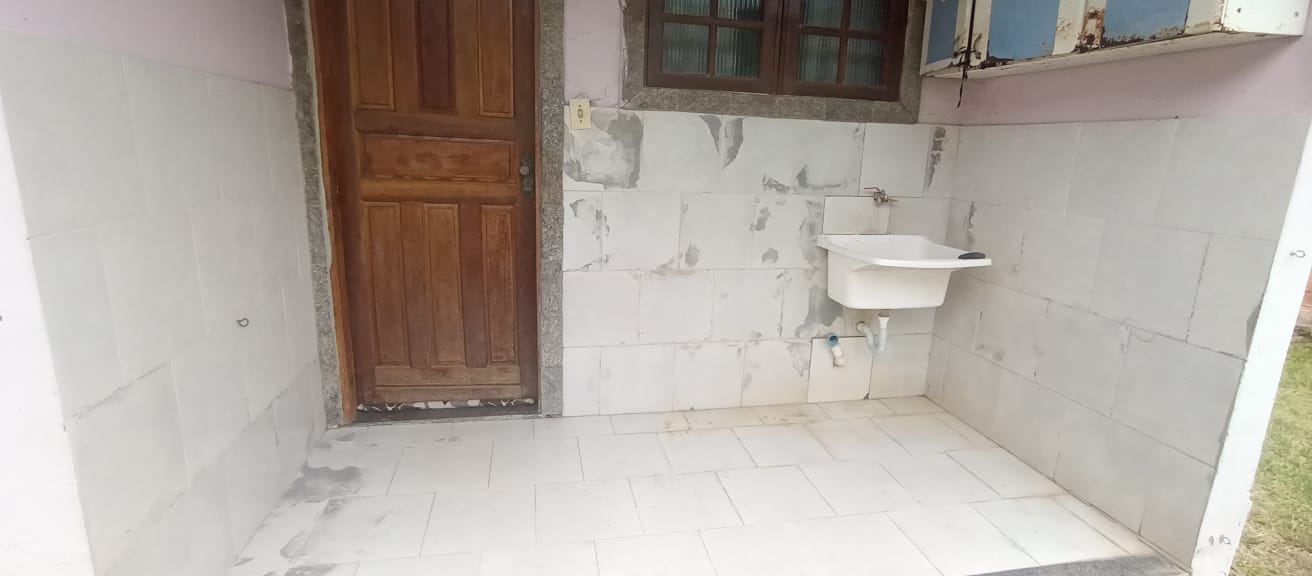 Casa semimobiliada com 2 quartos para locação em Chácaras de Inoã, Maricá (RJ)!