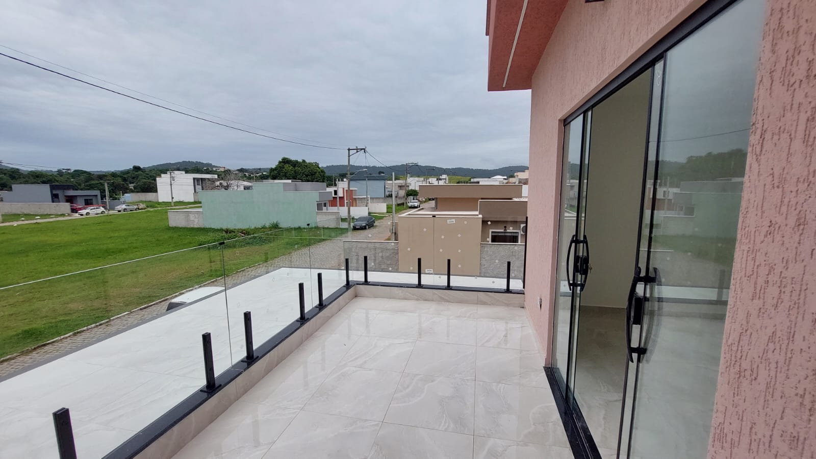 Casa duplex com 2 suítes em Condomínio fechado em Ubatiba, Maricá(RJ)