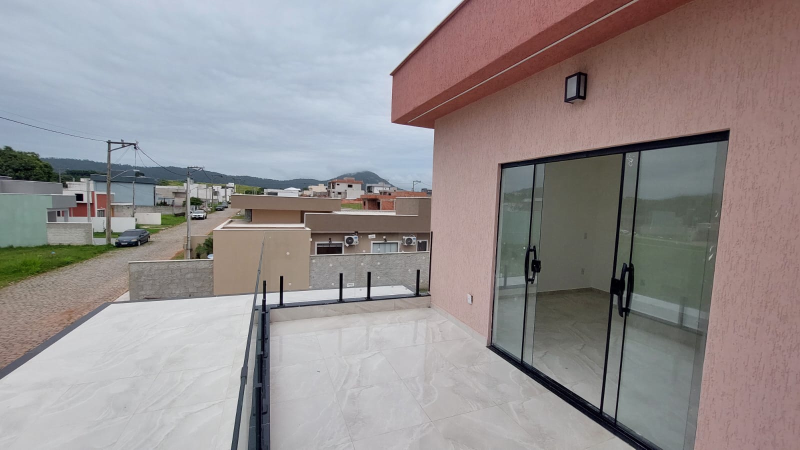  Casa duplex com 2 suítes em Condomínio fechado em Ubatiba, Maricá(RJ)