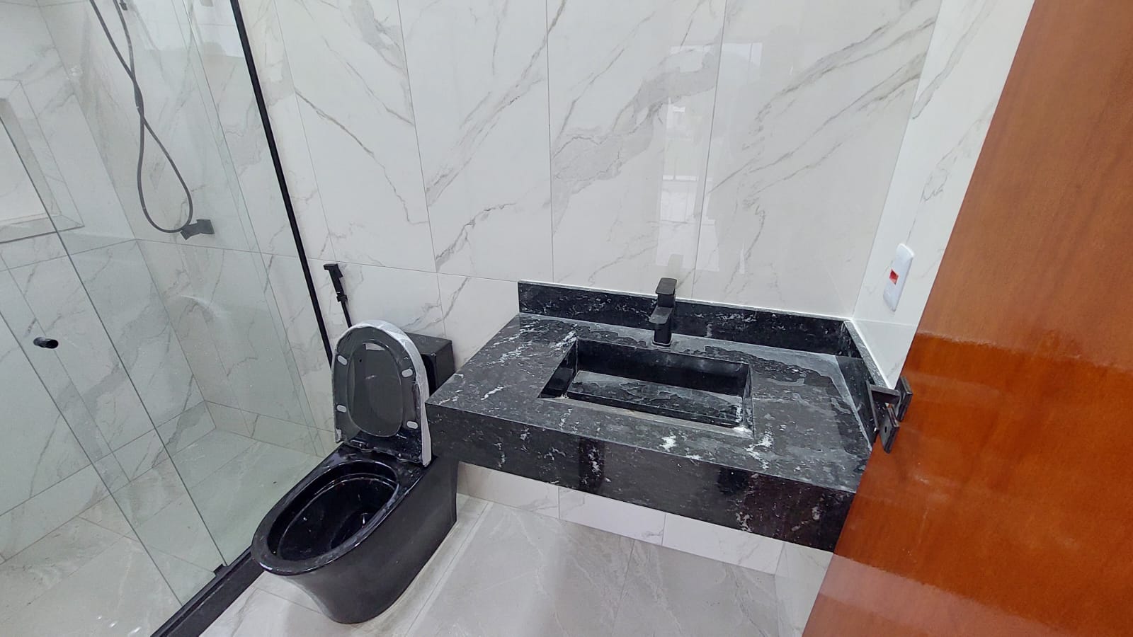  Casa duplex com 2 suítes em Condomínio fechado em Ubatiba, Maricá(RJ)