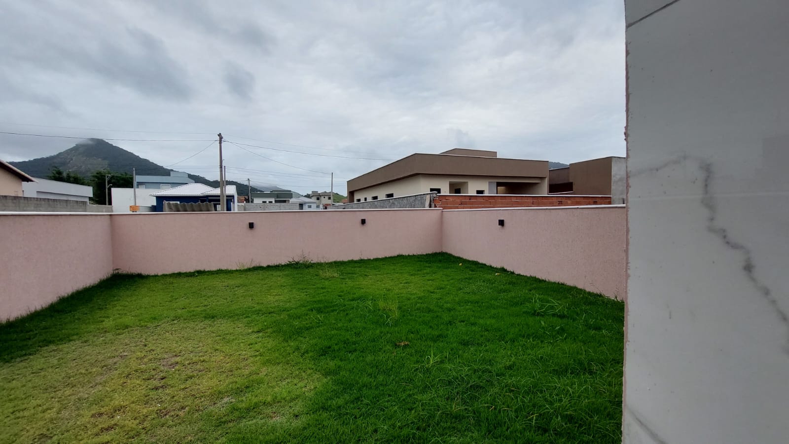  Casa duplex com 2 suítes em Condomínio fechado em Ubatiba, Maricá(RJ)