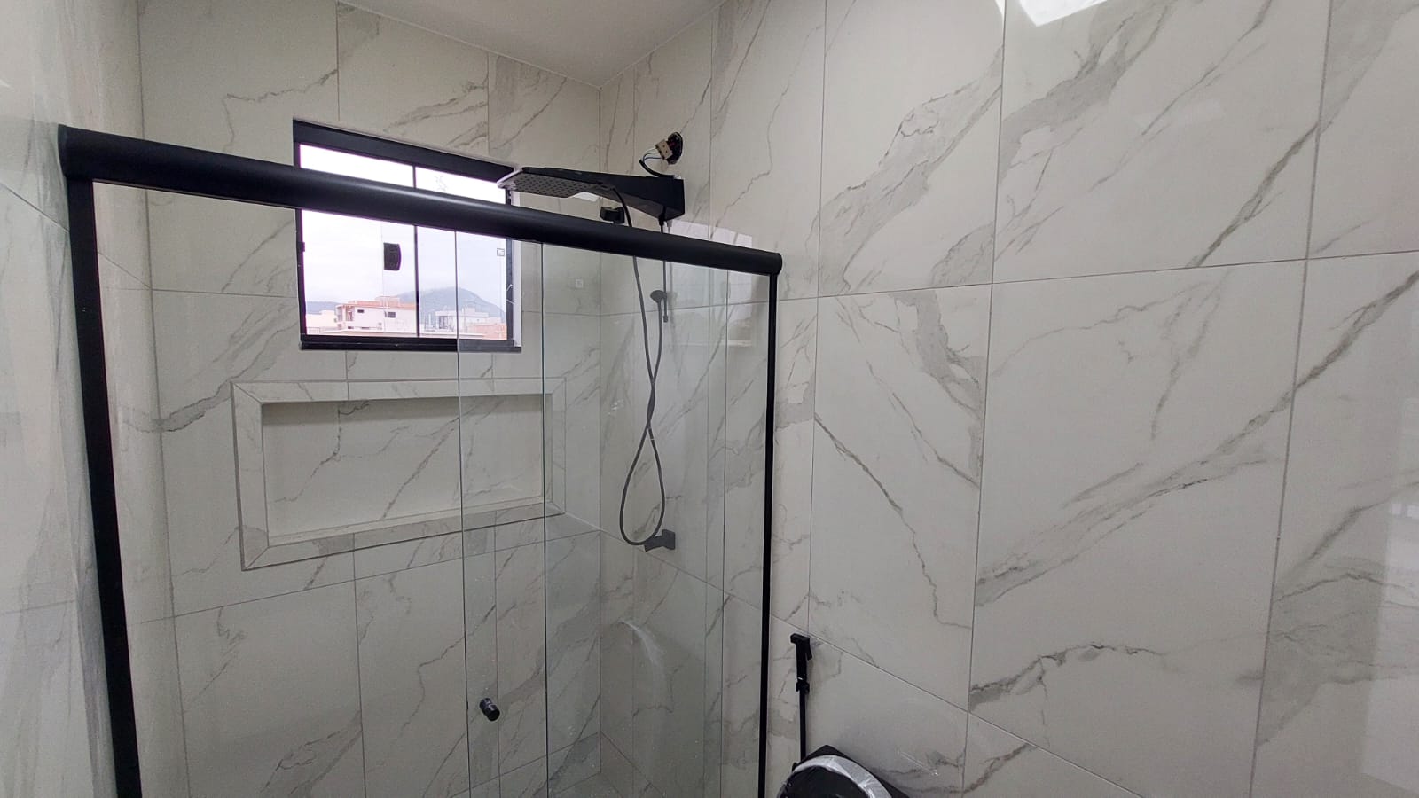  Casa duplex com 2 suítes em Condomínio fechado em Ubatiba, Maricá(RJ)