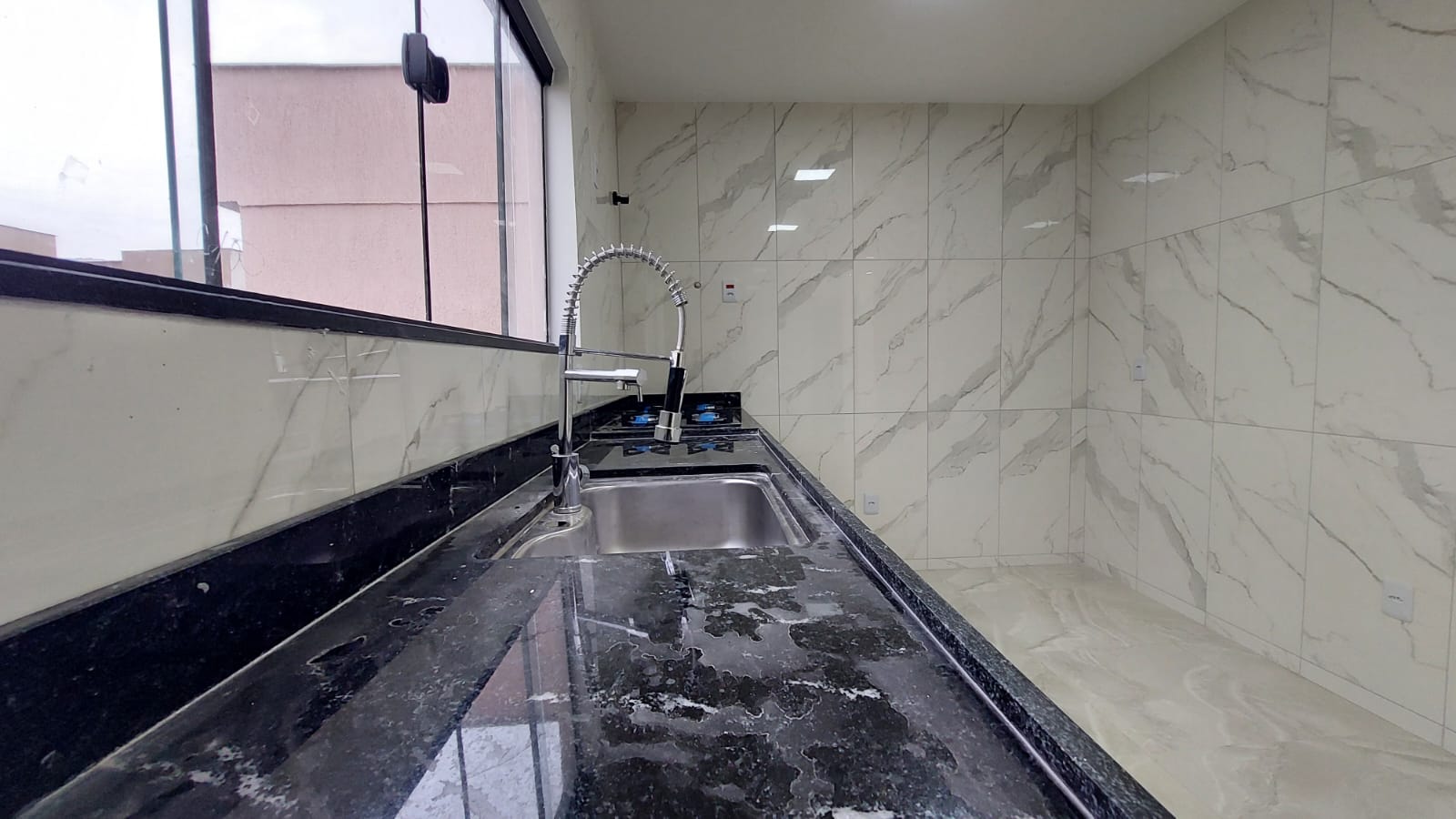  Casa duplex com 2 suítes em Condomínio fechado em Ubatiba, Maricá(RJ)