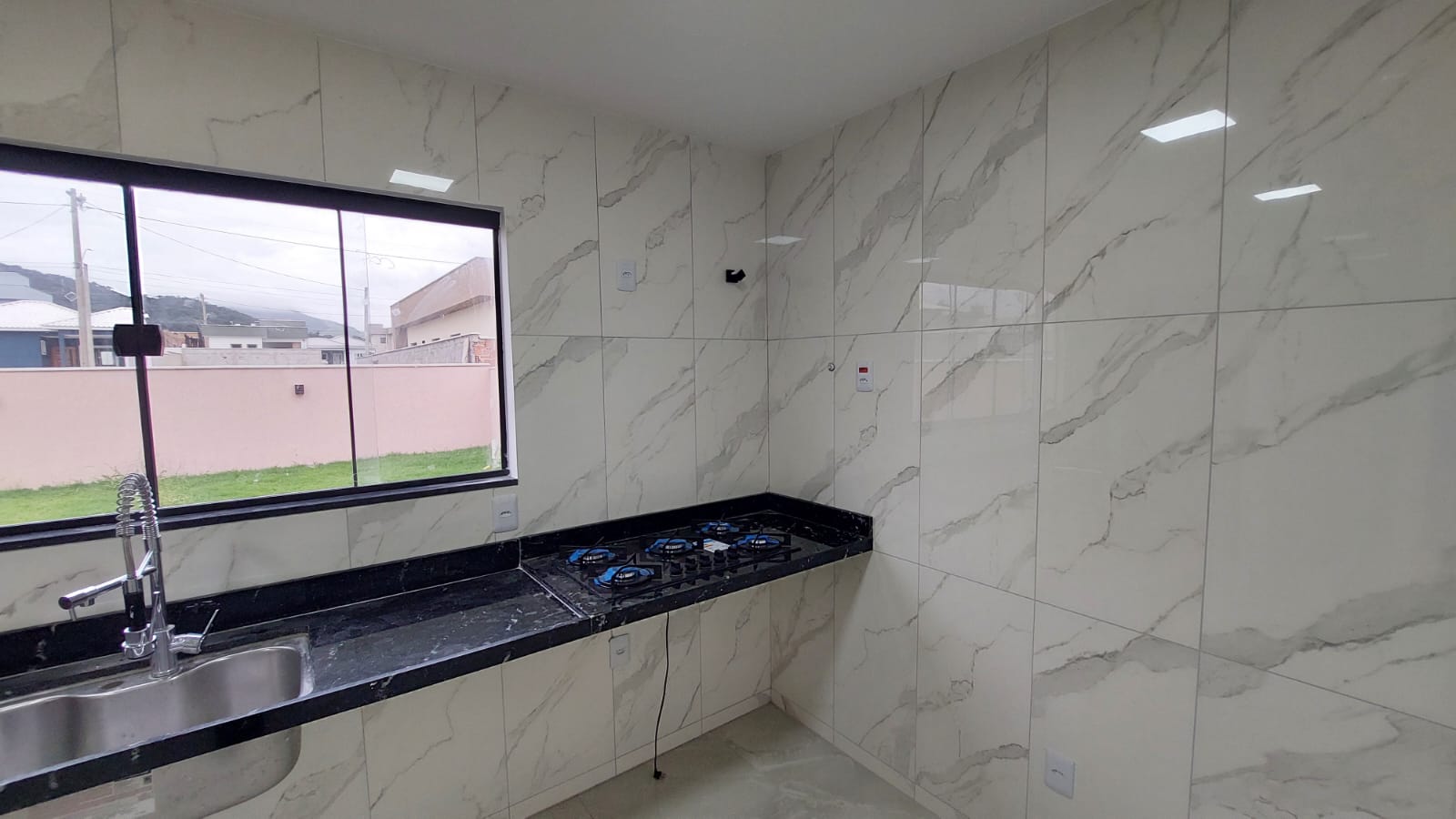  Casa duplex com 2 suítes em Condomínio fechado em Ubatiba, Maricá(RJ)