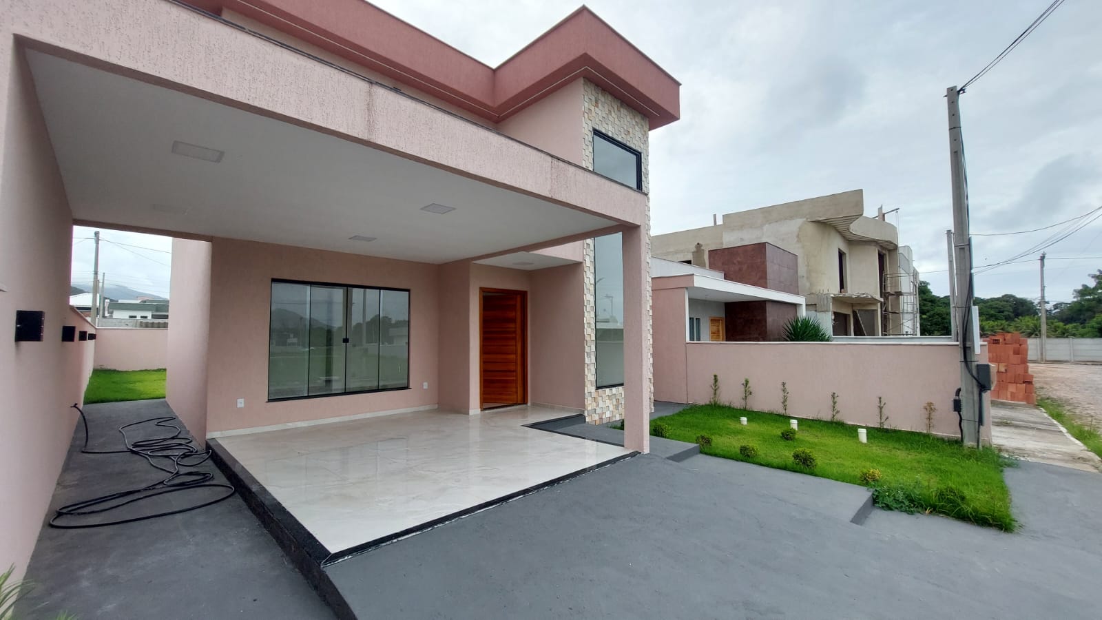  Casa duplex com 2 suítes em Condomínio fechado em Ubatiba, Maricá(RJ)