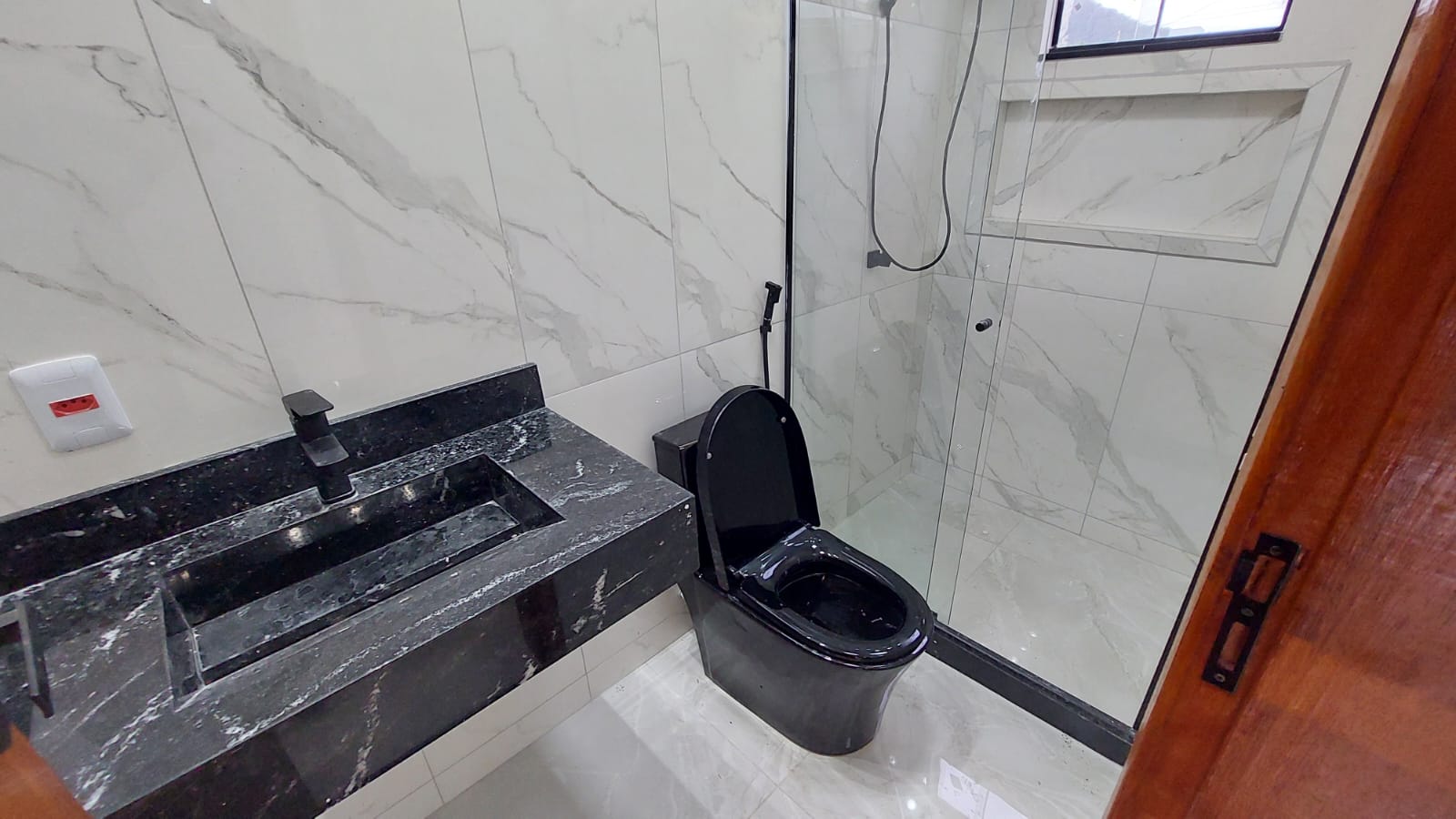 Casa duplex com 2 suítes em Condomínio fechado em Ubatiba, Maricá(RJ)