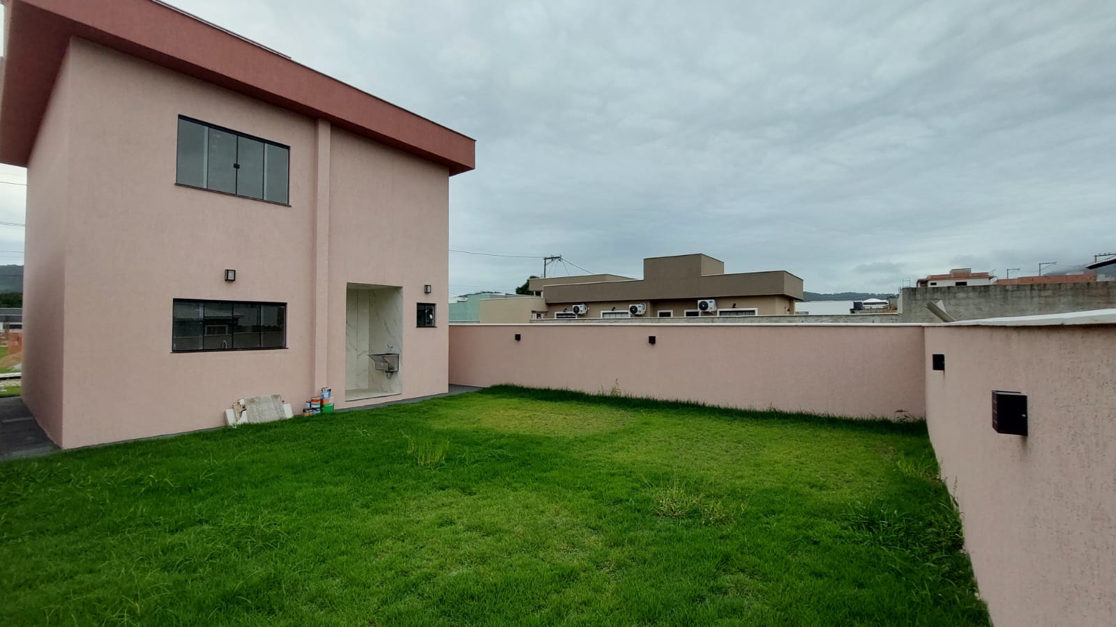  Casa duplex com 2 suítes em Condomínio fechado em Ubatiba, Maricá(RJ)