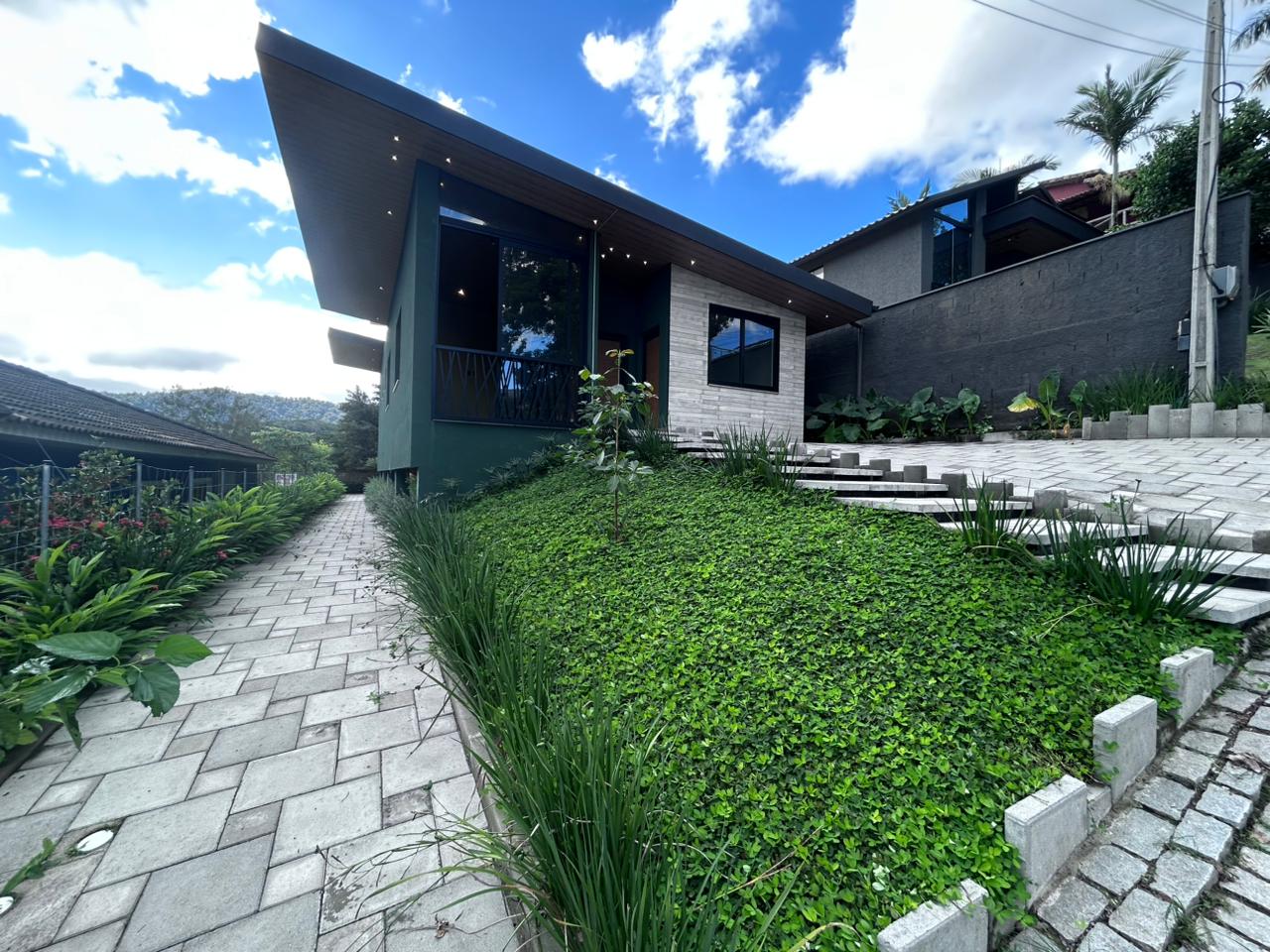 Casa alto padrão com 4 quartos à venda no Condomínio Ubatã, em Maricá (RJ)!