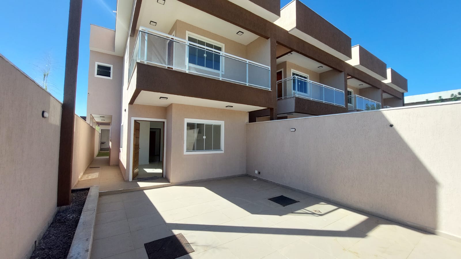 Duplex com 5 quartos e churrasqueira à venda no Jardim Atlântico Leste, Itaipuaçu, Maricá(RJ)