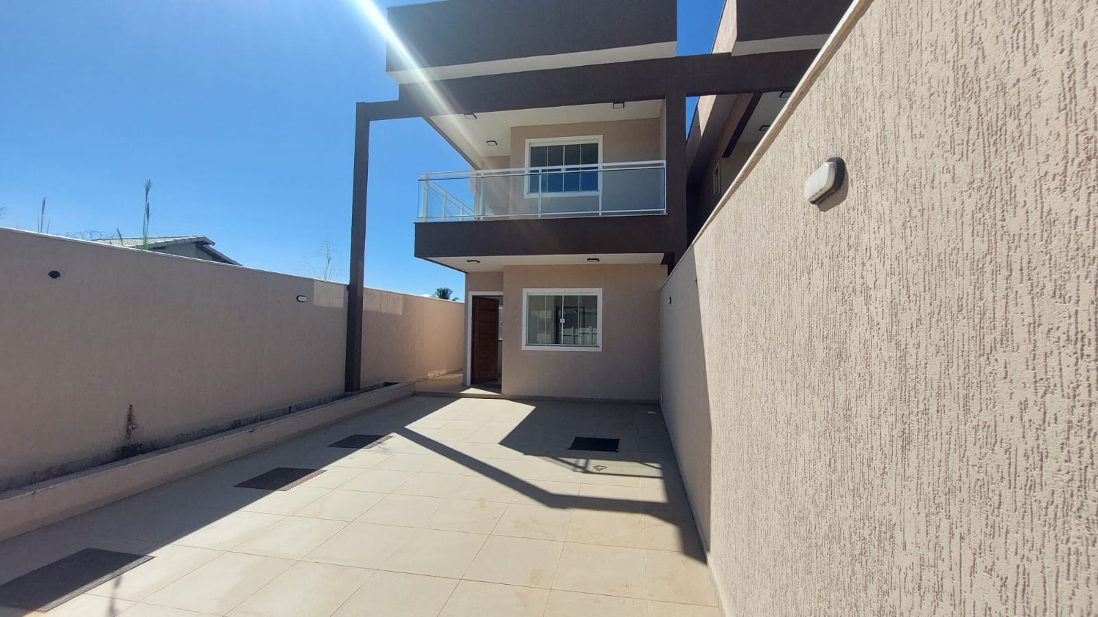 Duplex com 5 quartos e churrasqueira à venda no Jardim Atlântico Leste, Itaipuaçu, Maricá(RJ)