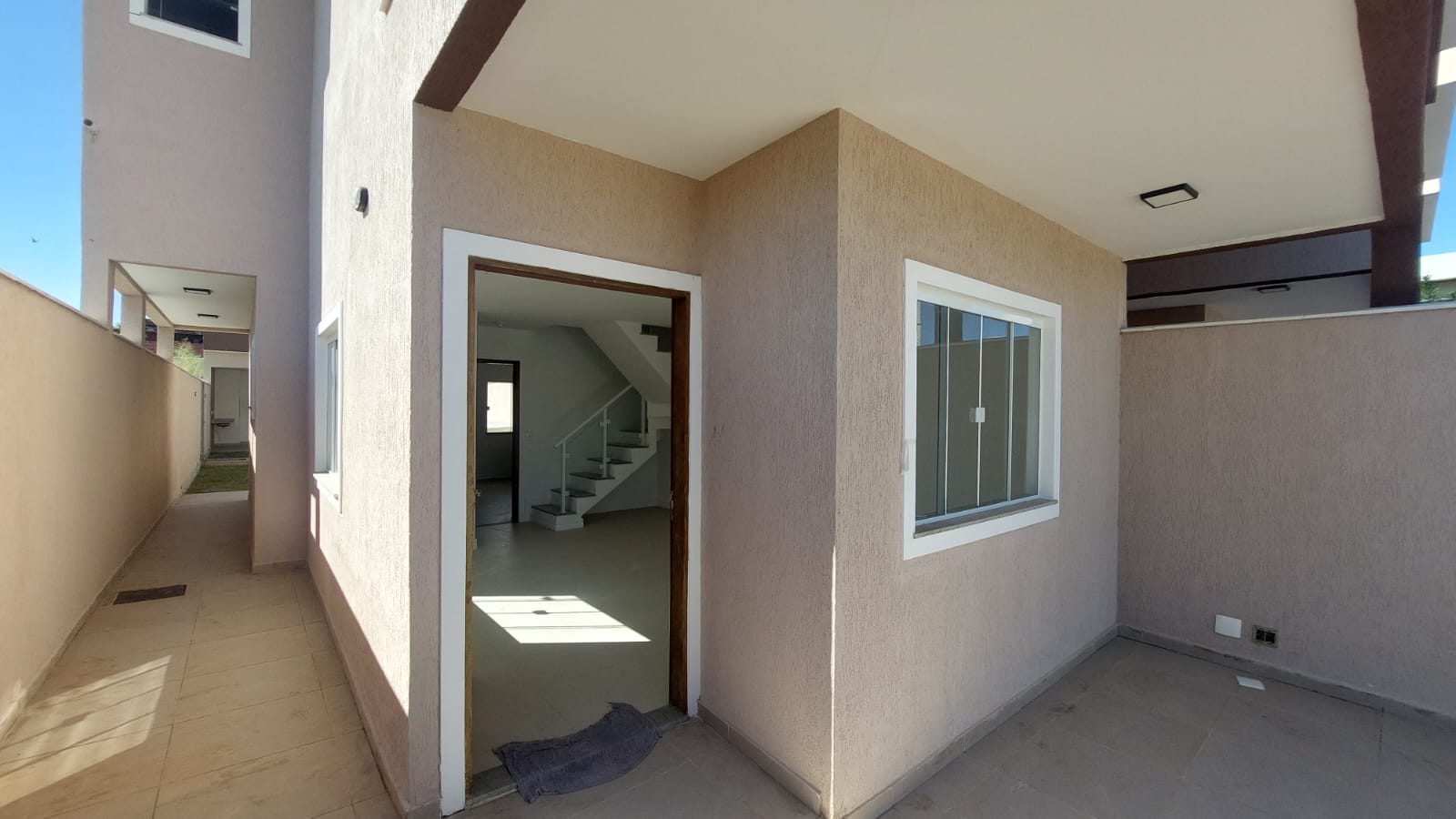 Duplex com 5 quartos e churrasqueira à venda no Jardim Atlântico Leste, Itaipuaçu, Maricá(RJ)