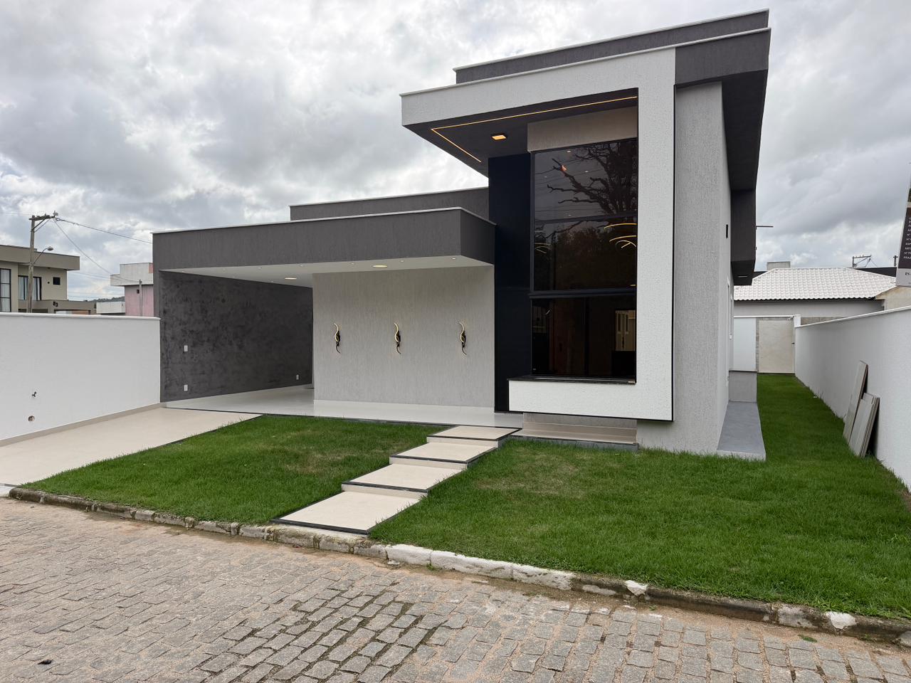 Casa com 3 quartos à venda no Condomínio Dom Village, em Ubatiba, Maricá/RJ. 