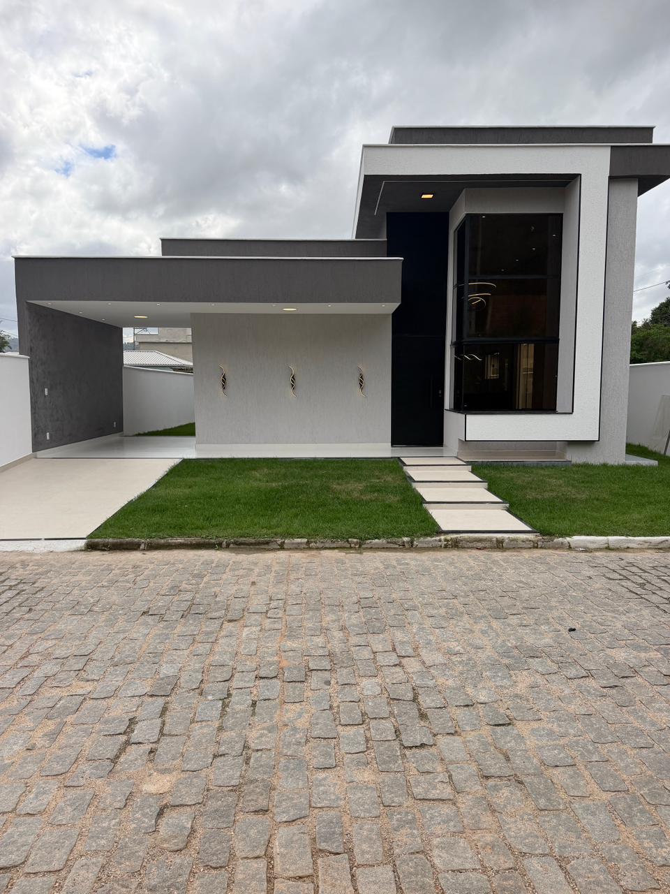 Casa com 3 quartos à venda no Condomínio Dom Village, em Ubatiba, Maricá/RJ. 