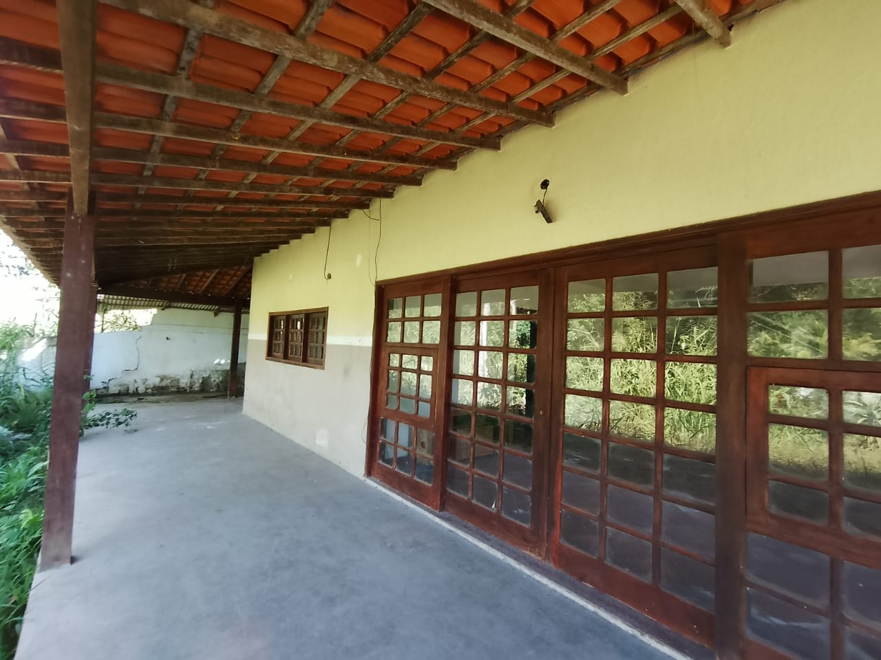 Casa com 3 quartos e um lindo lago para locação em Itaocaia Valley (Itaipuaçu), Maricá, RJ