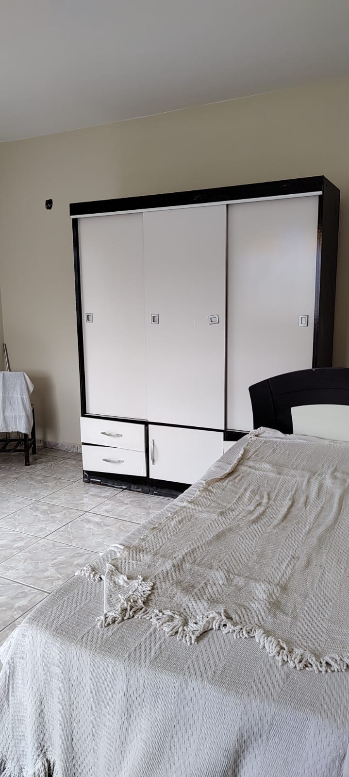 Casa com amplo terreno à venda no Jardim Atlântico Central, Itaipuaçu, Maricá/RJ.
