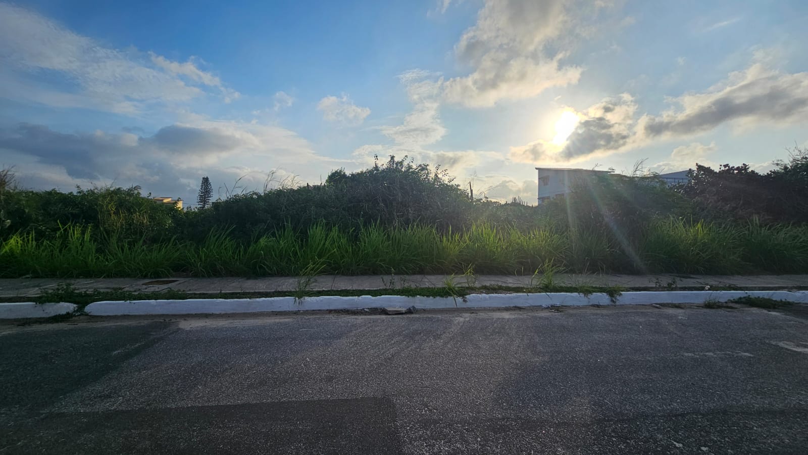 Terreno de 600m² Financiável a 1 Quadra da Praia no Jardim Atlântico Leste, Itaipuaçu – Maricá/RJ
