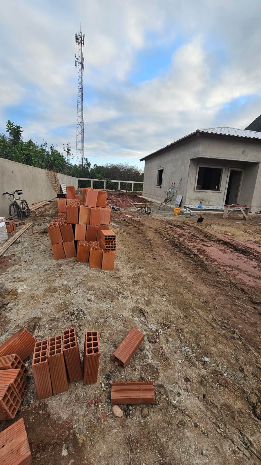 Casa Nova em Lançamento com 3 Quartos, Suíte e Terreno de 480m² à Venda em Chácaras de Inoã, Maricá/RJ