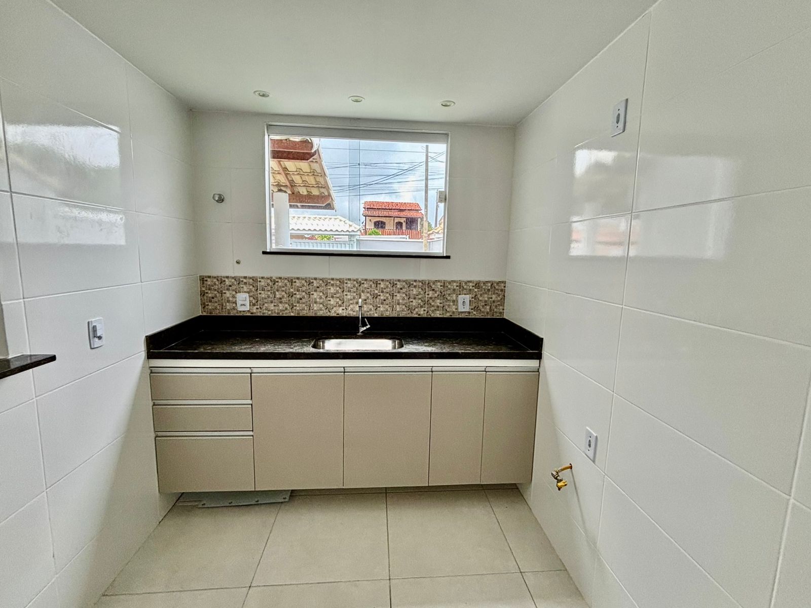 Casa linear com 2 quartos à venda no Jardim Atlântico Oeste, Itaipuaçu, Maricá/RJ