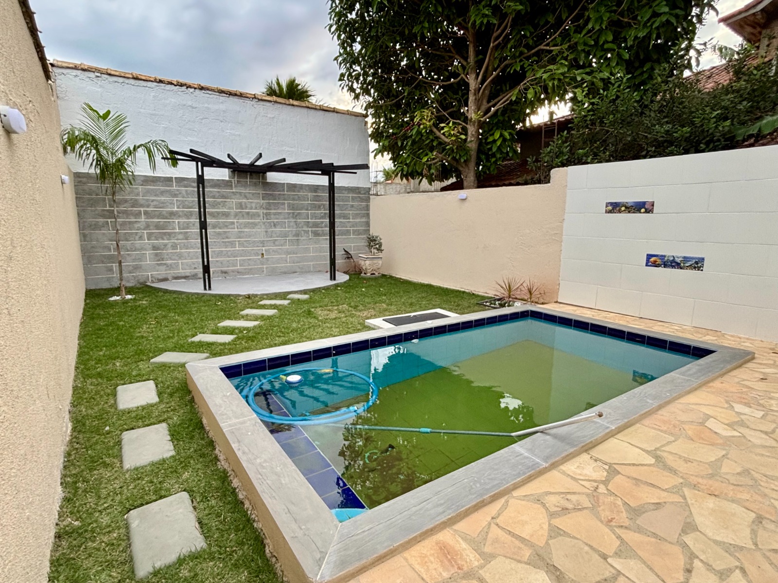 Casa com 2 quartos à venda no Jardim Atlântico Central, Itaipuaçu, Maricá/RJ.