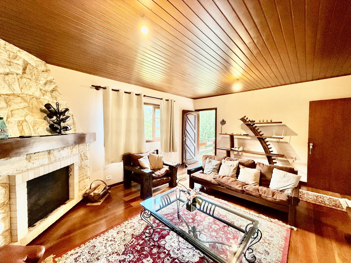 Casa mobiliada disponível para locação anual