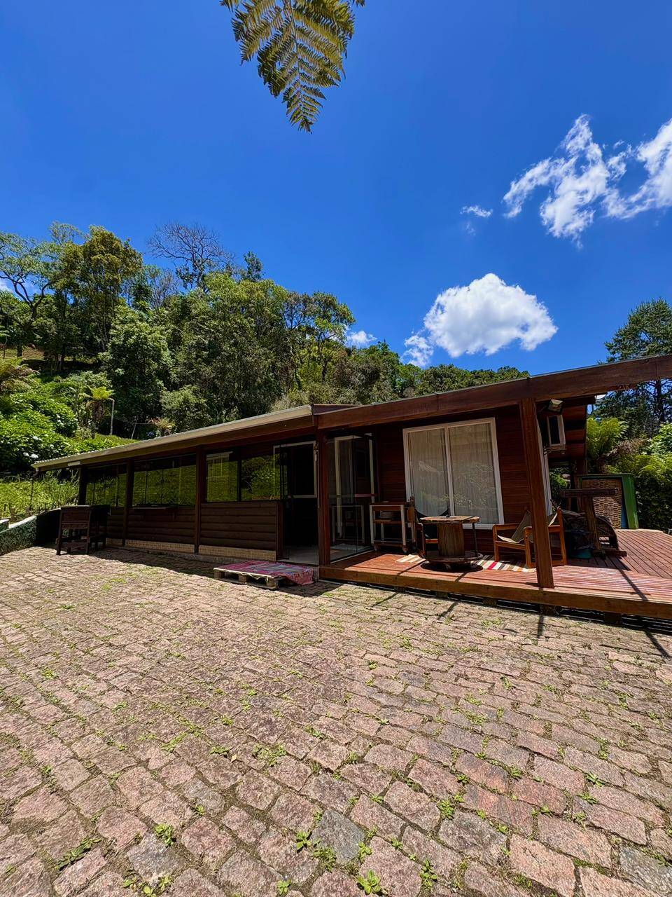 Casa a venda em condomínio fechado entre montanhas e águas cristalinas! ✨