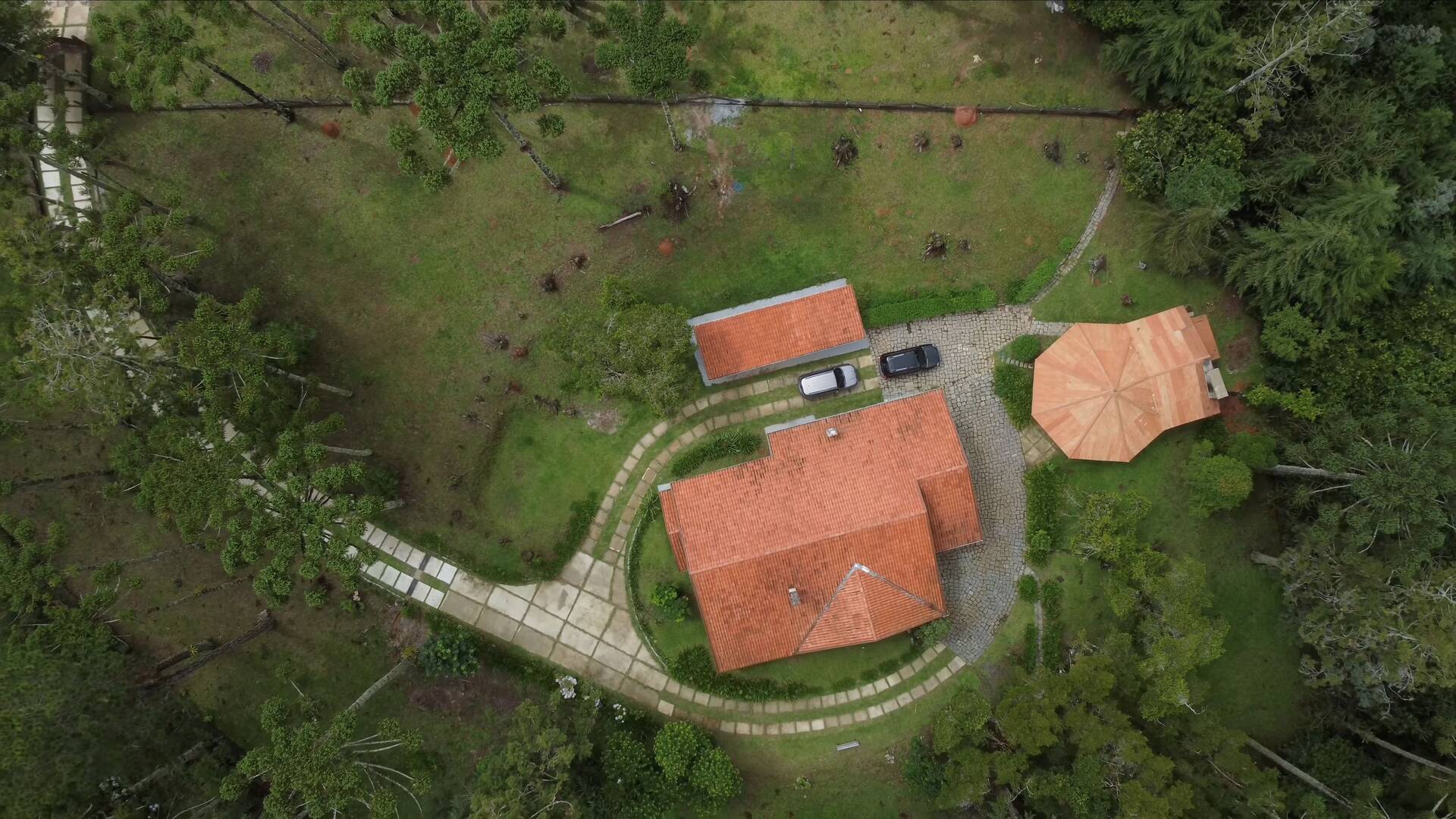 Imóvel a venda de 30.000m² em Campos do Jordão: Natureza e Conforto