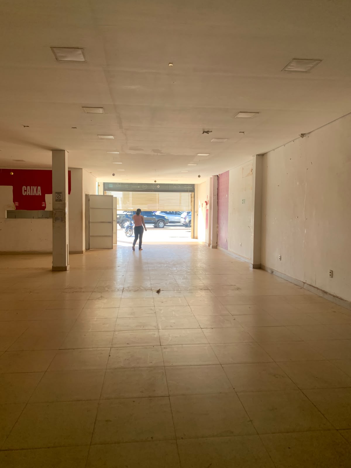 PONTO COMERCIAL DE ALTO PADRÃO PARA LOCAÇÃO NA AV: WEYNE CALVACANTE
