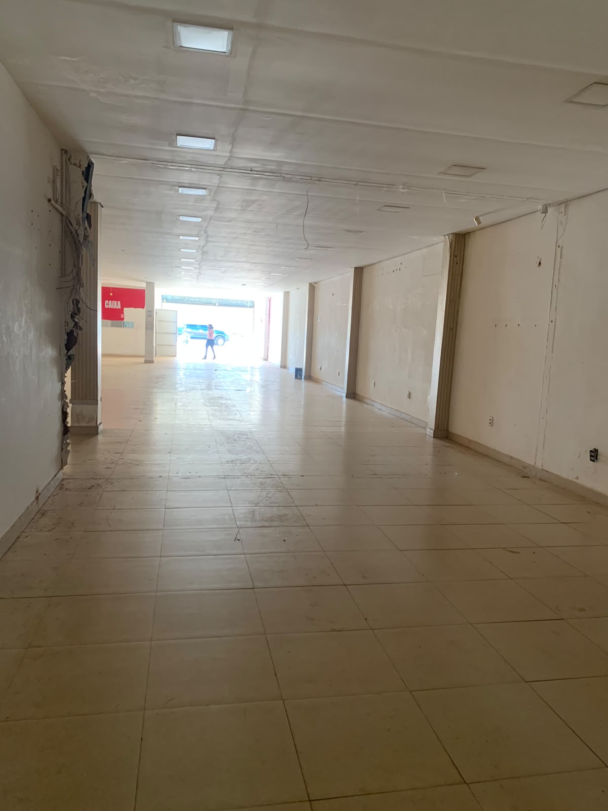 PONTO COMERCIAL DE ALTO PADRÃO PARA LOCAÇÃO NA AV: WEYNE CALVACANTE