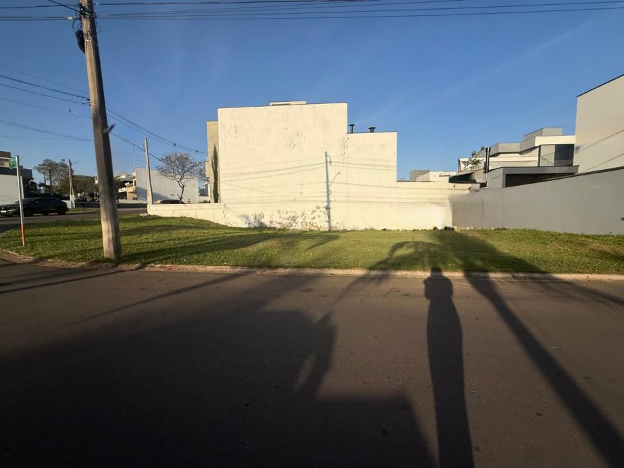 Terreno em condomínio