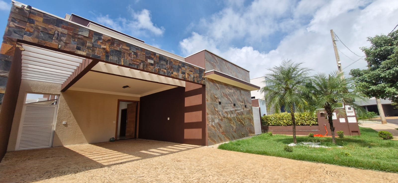 CASA TÉRREA À VENDA 